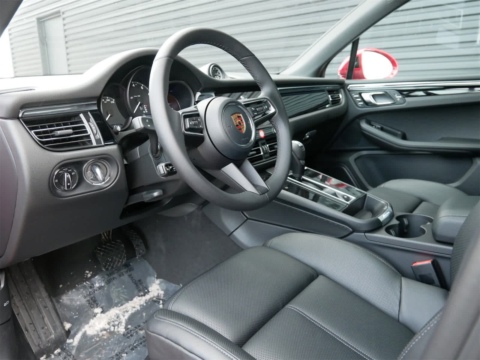 Thumbnail: 2026 Porsche Macan - 4