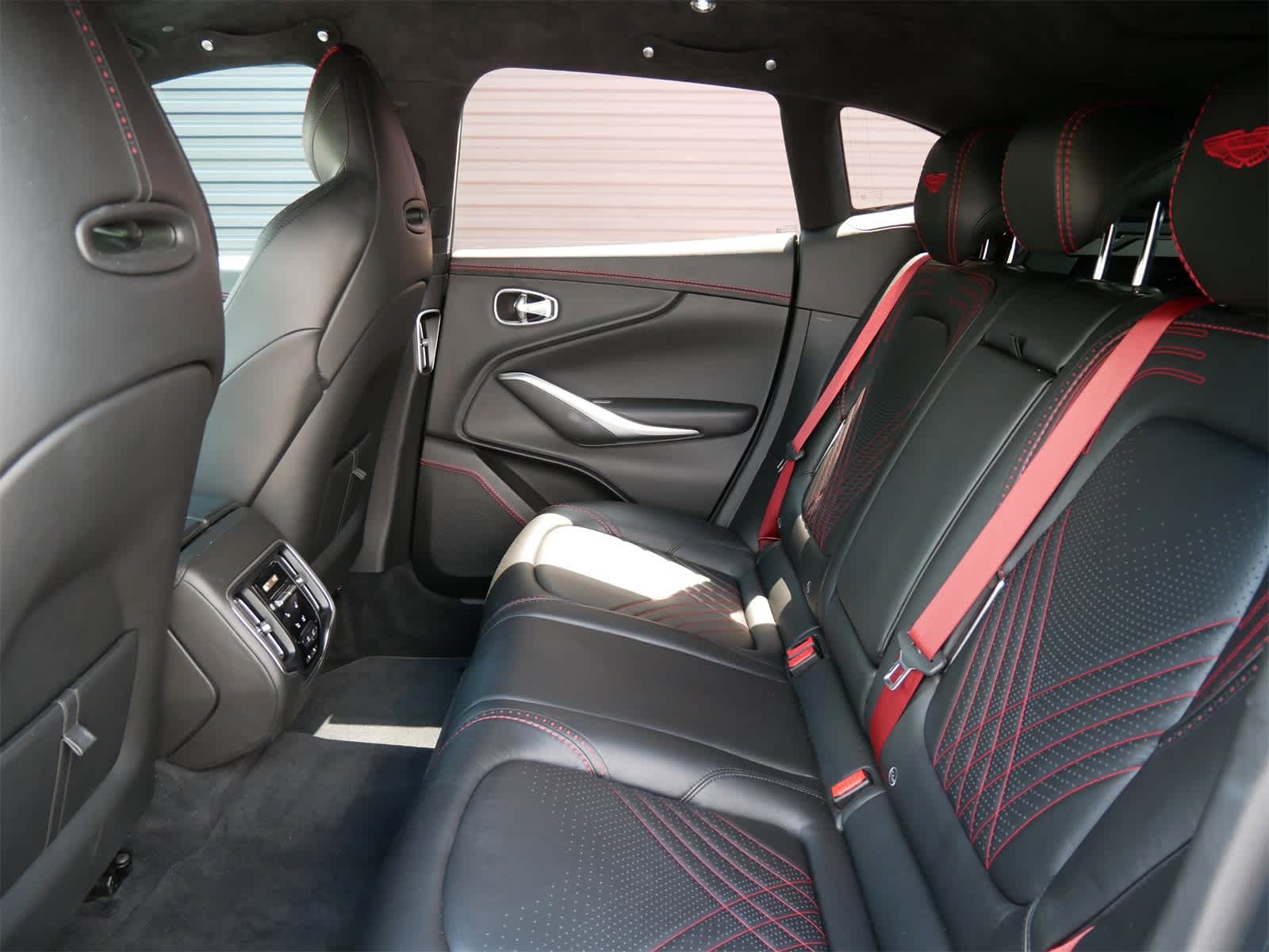 Thumbnail: 2021 Aston Martin DBX - 6