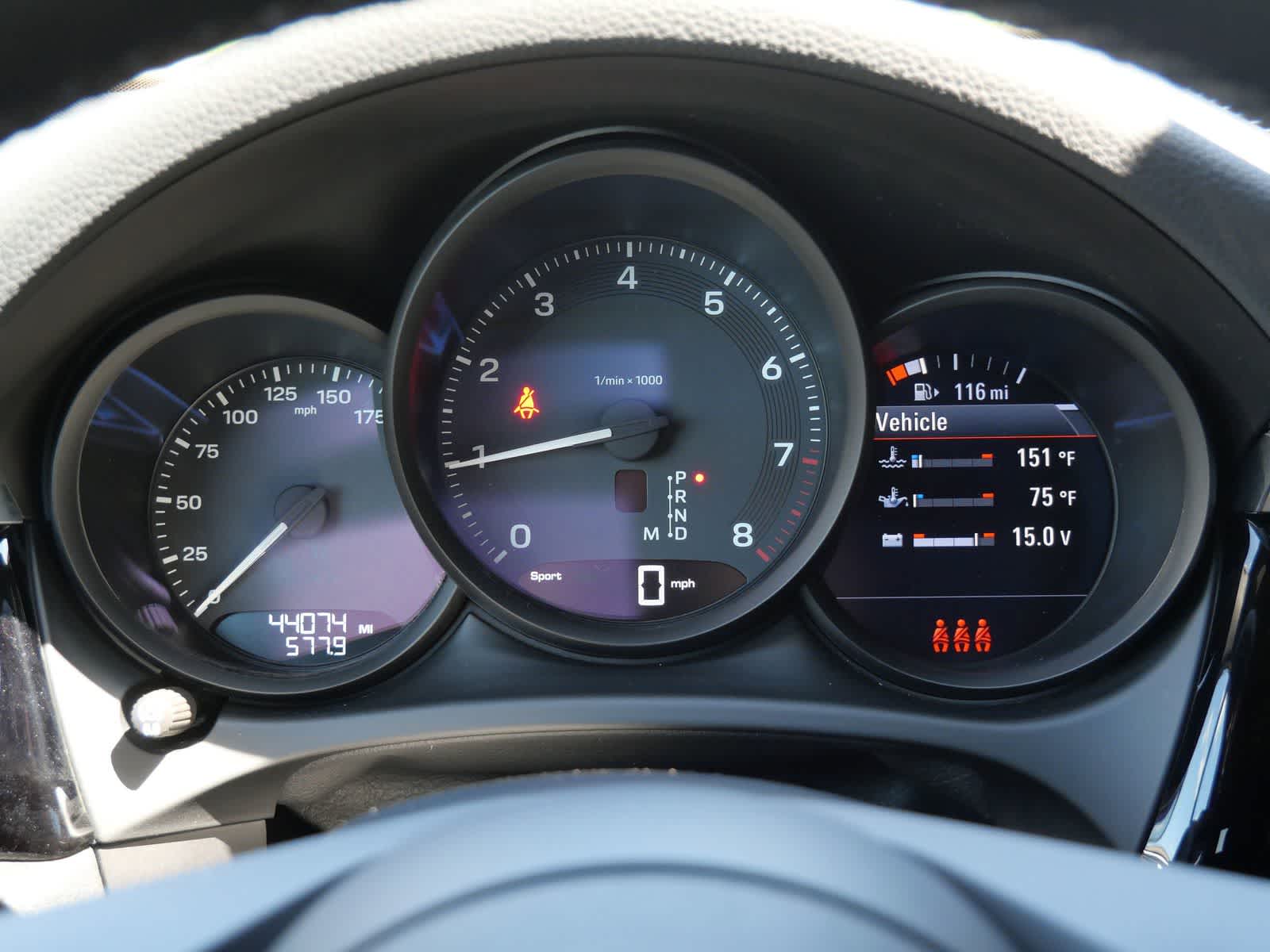 Thumbnail: 2022 Porsche Macan - 21