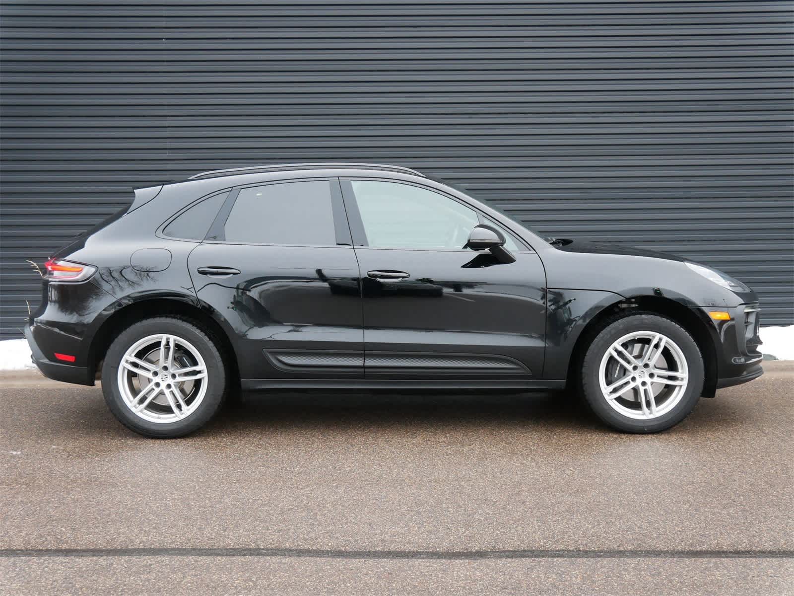 Thumbnail: 2025 Porsche Macan - 26