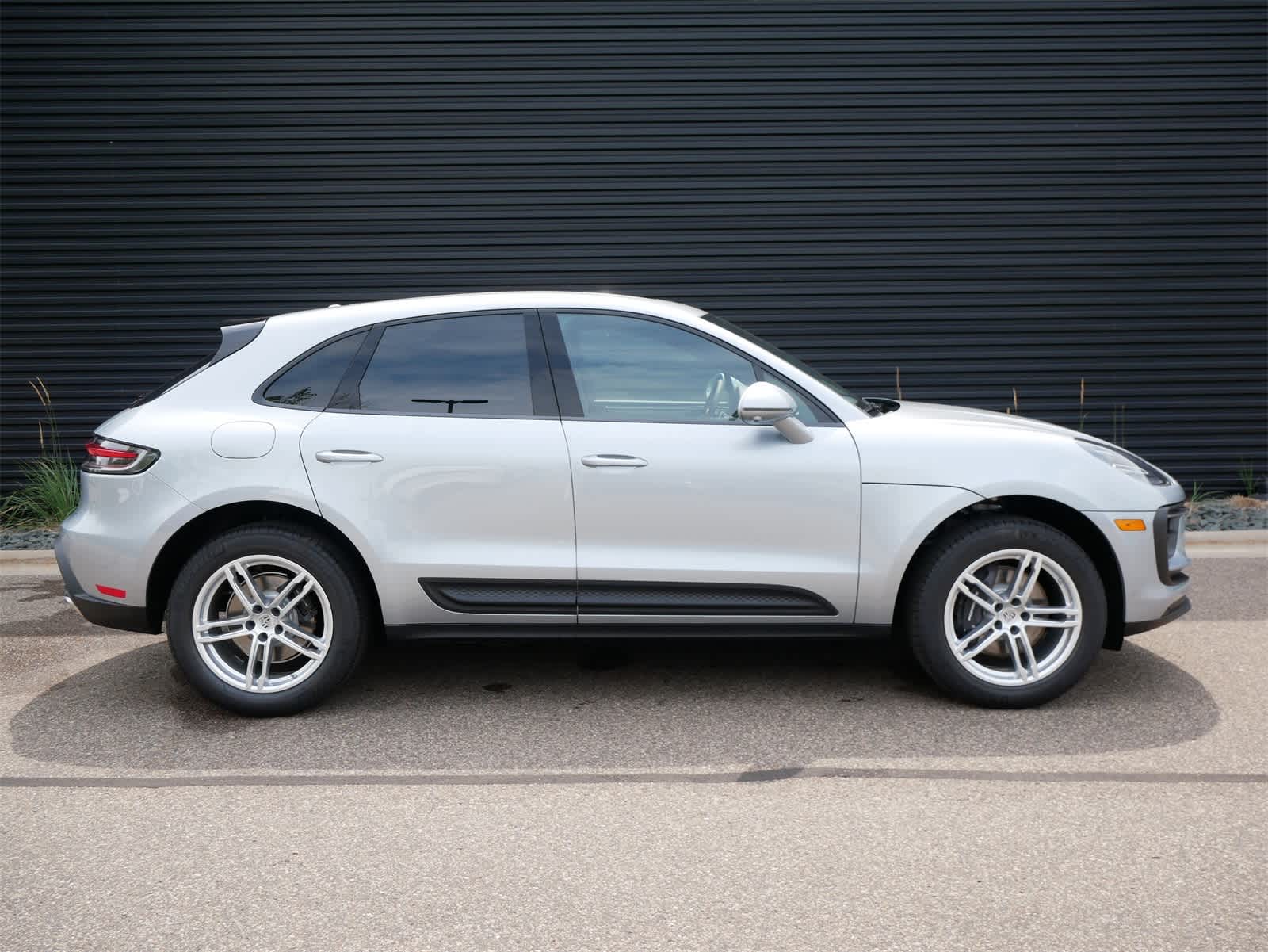 Thumbnail: 2025 Porsche Macan - 27