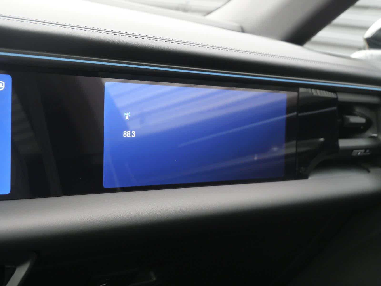 Thumbnail: 2026 Porsche Macan - 17