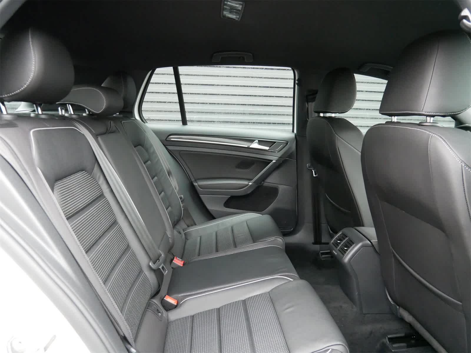 Thumbnail: 2019 Volkswagen Golf - 28