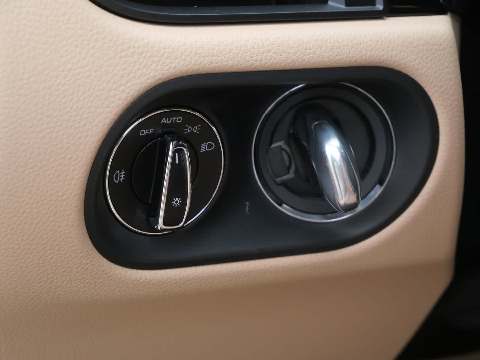 Thumbnail: 2026 Porsche Macan - 14