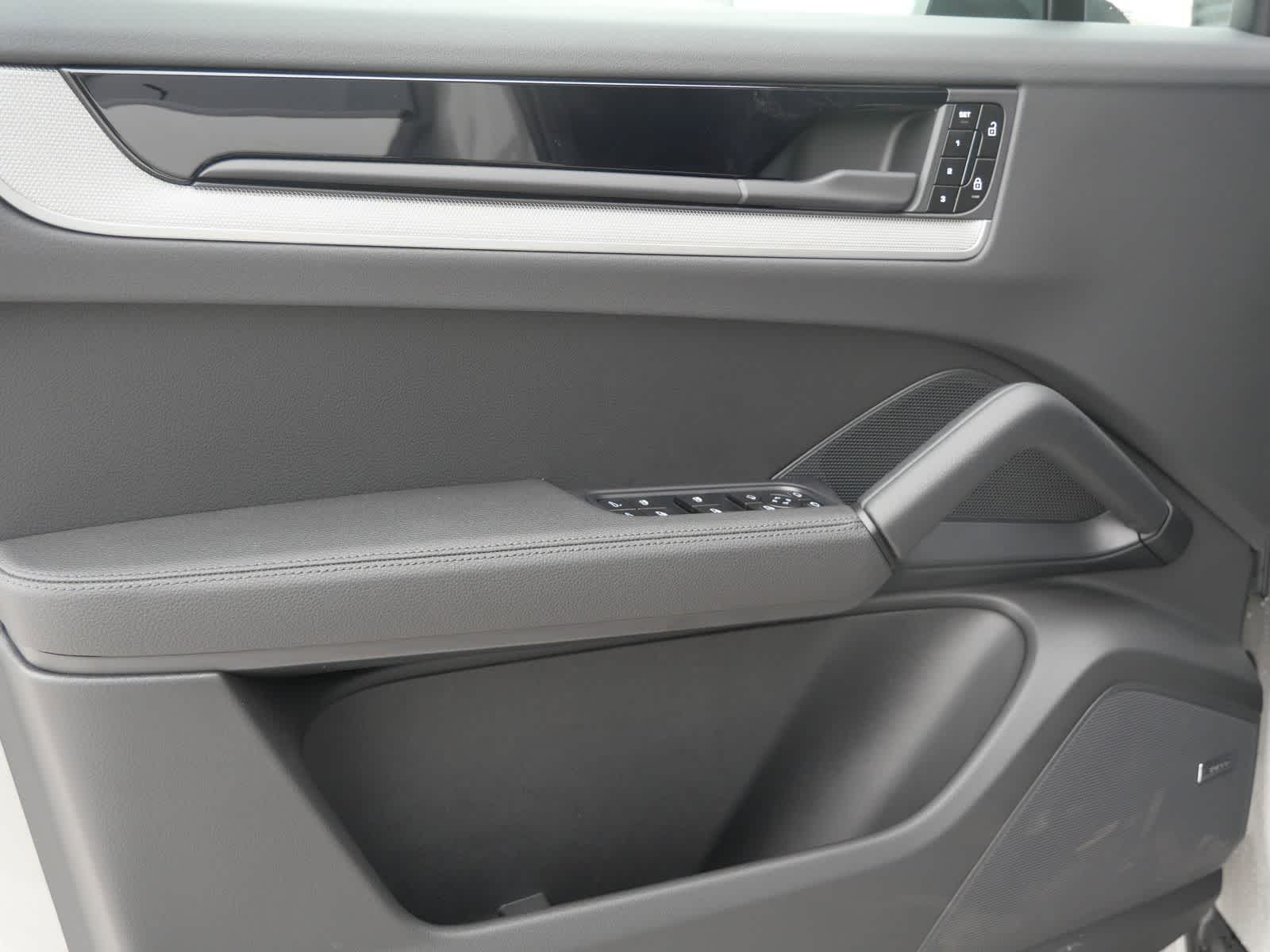 Thumbnail: 2026 Porsche Cayenne - 9