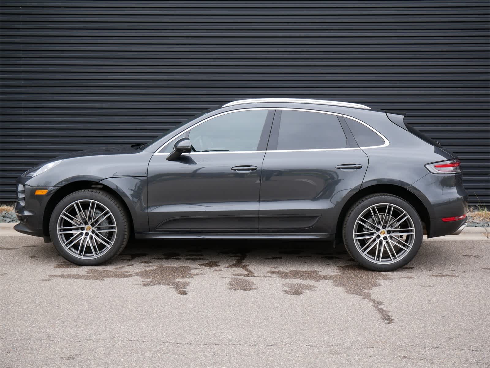 2021 Porsche Macan S 2
