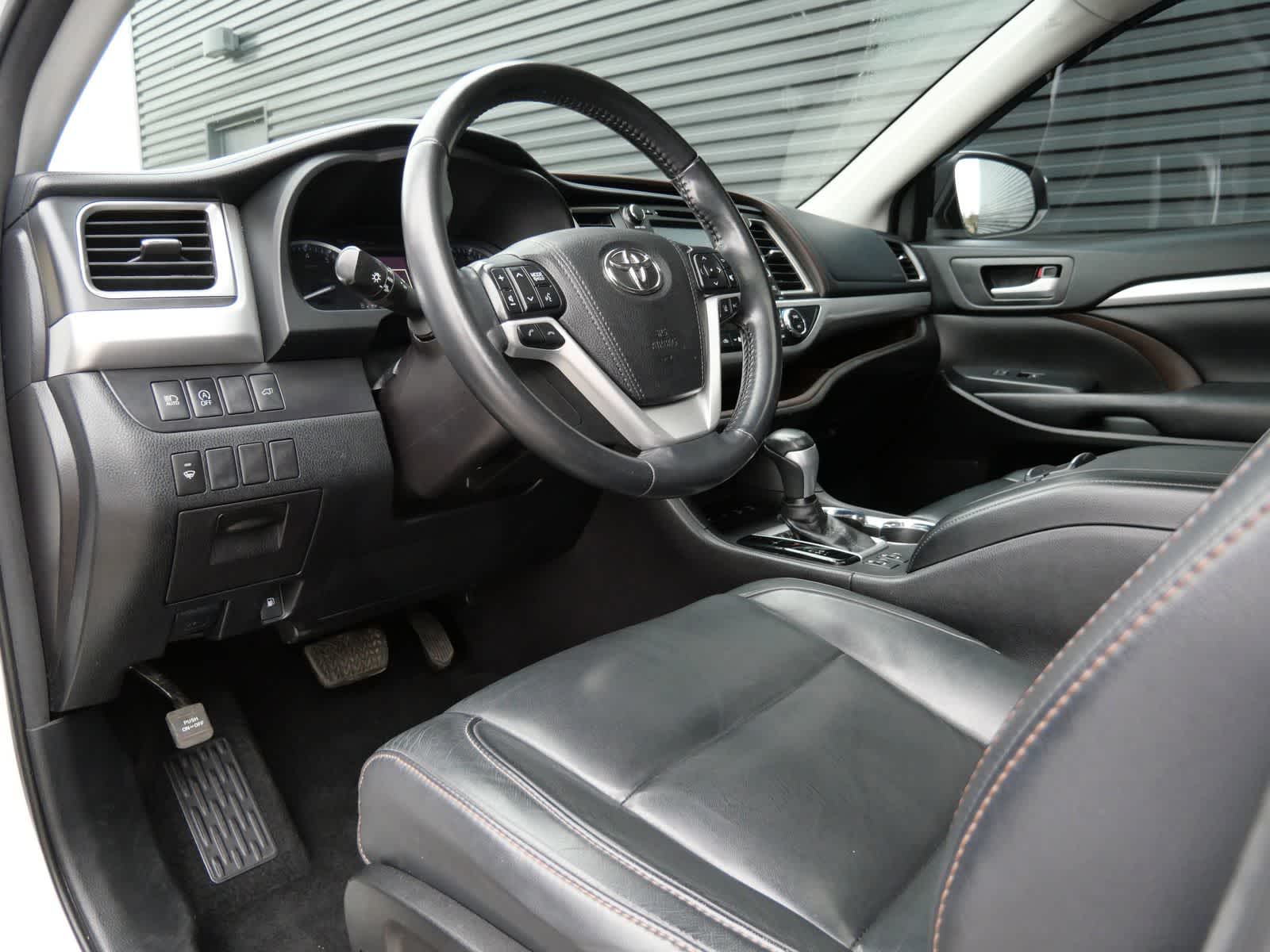 Thumbnail: 2018 Toyota Highlander - 4