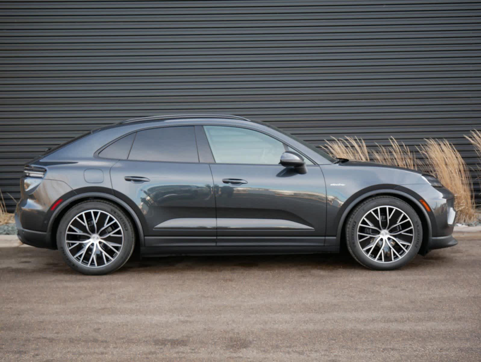 Thumbnail: 2024 Porsche Macan - 24