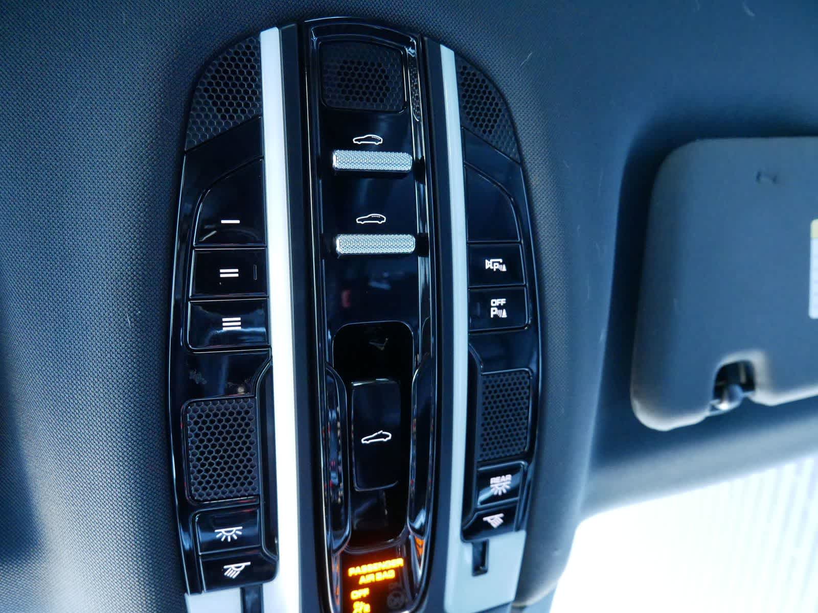 Thumbnail: 2020 Porsche Panamera - 16