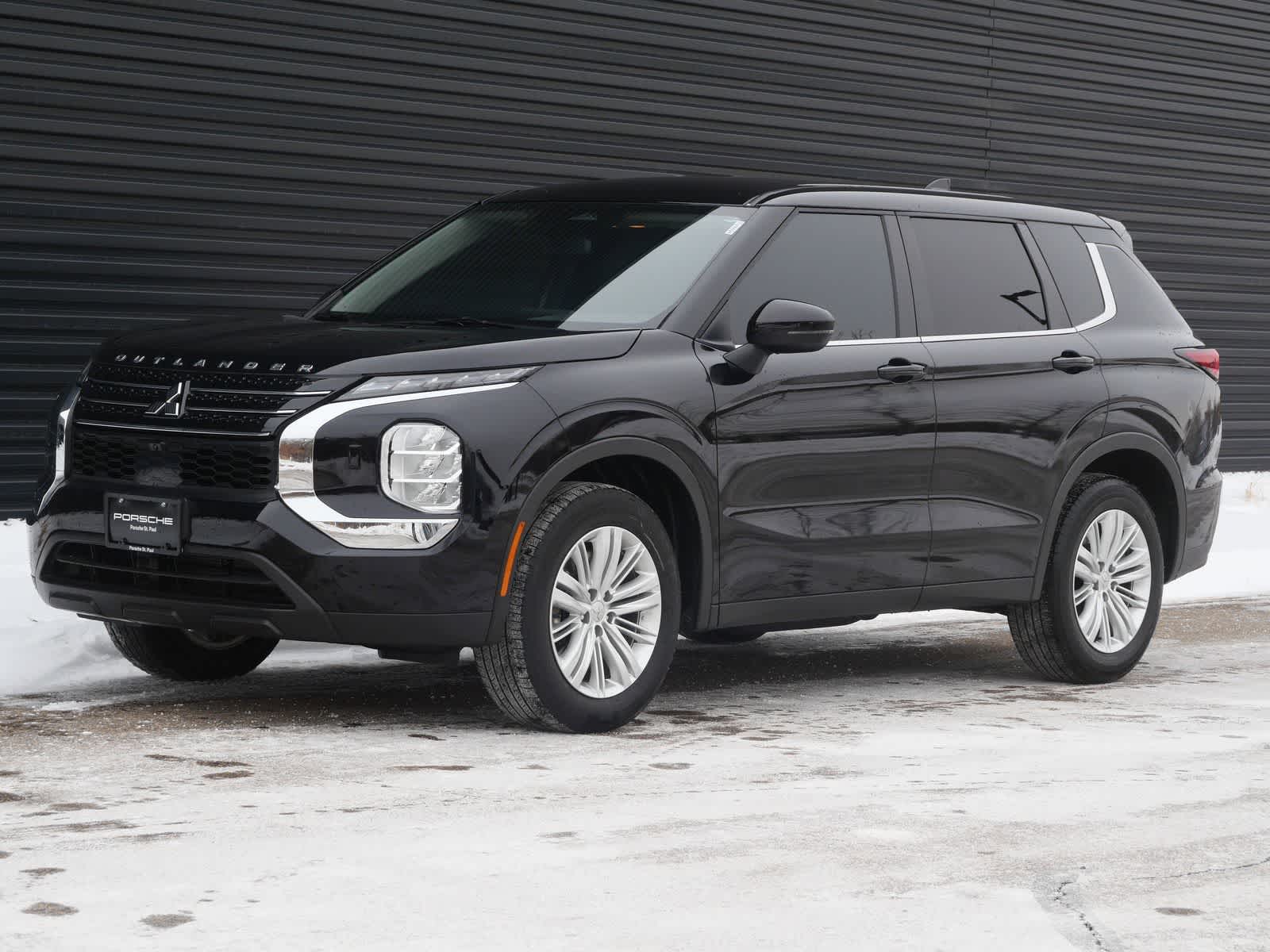 Thumbnail: 2024 Mitsubishi Outlander - 1