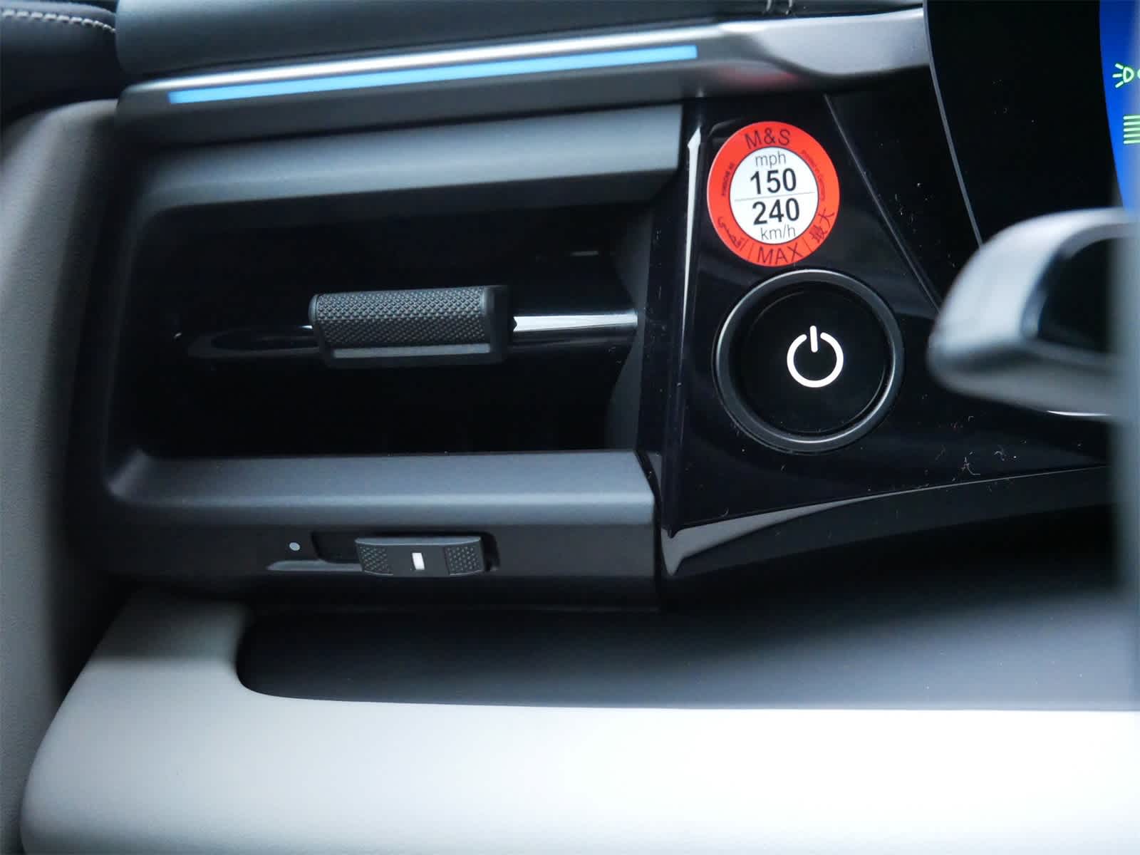 Thumbnail: 2025 Porsche Macan - 12