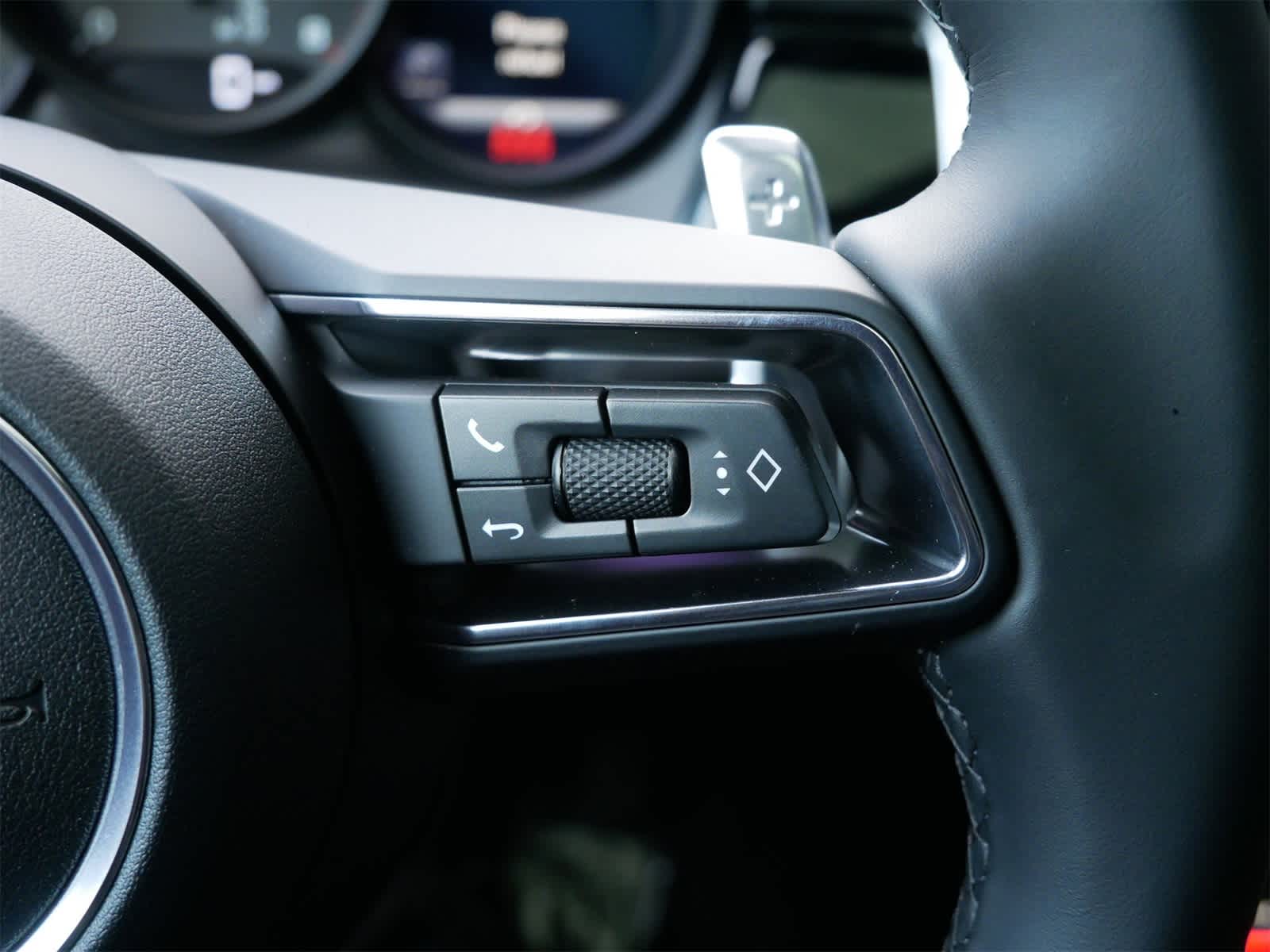 Thumbnail: 2026 Porsche Macan - 15