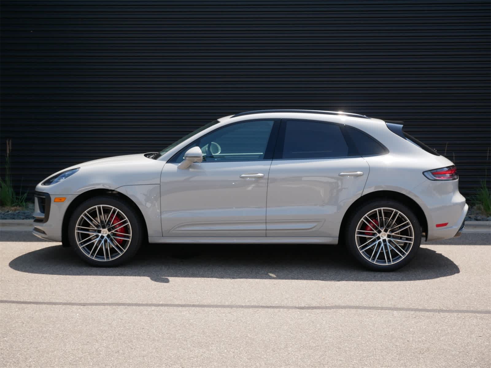 Thumbnail: 2025 Porsche Macan - 2