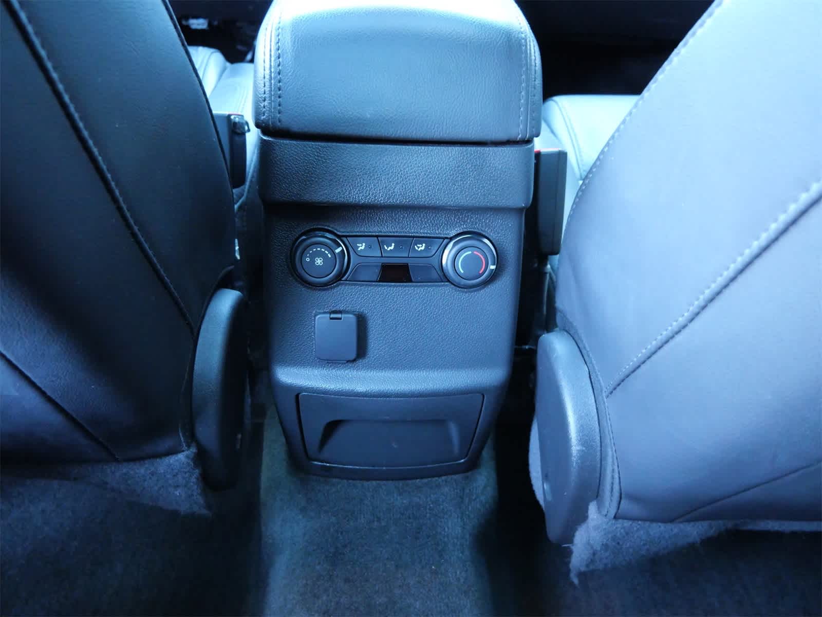 Thumbnail: 2015 Ford Explorer - 13