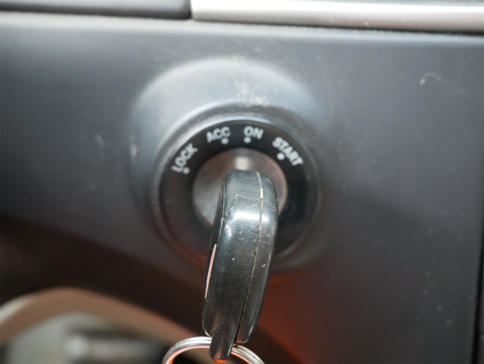 Thumbnail: 2006 Chrysler Pacifica - 14