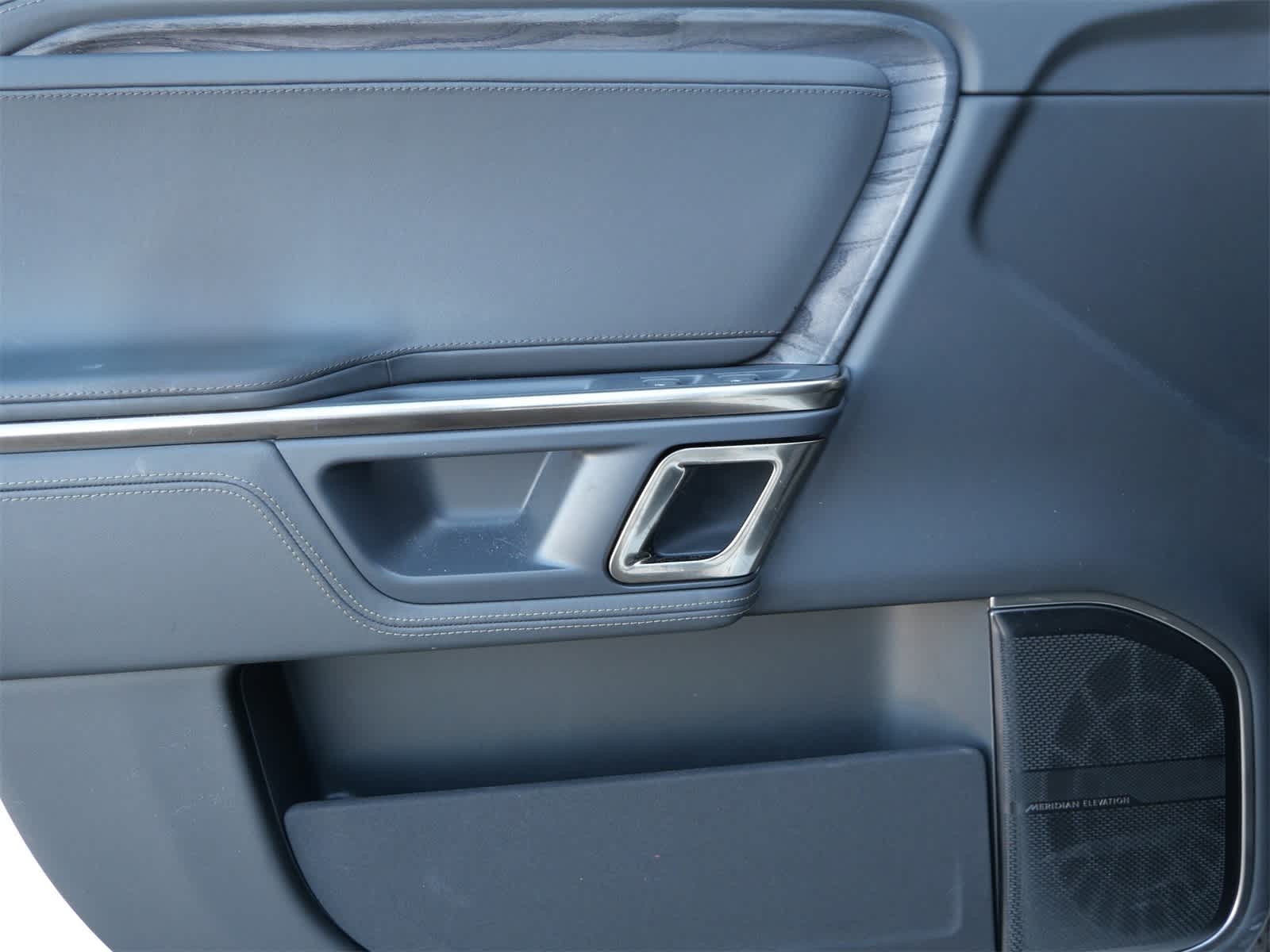 Thumbnail: 2022 Rivian R1T - 10