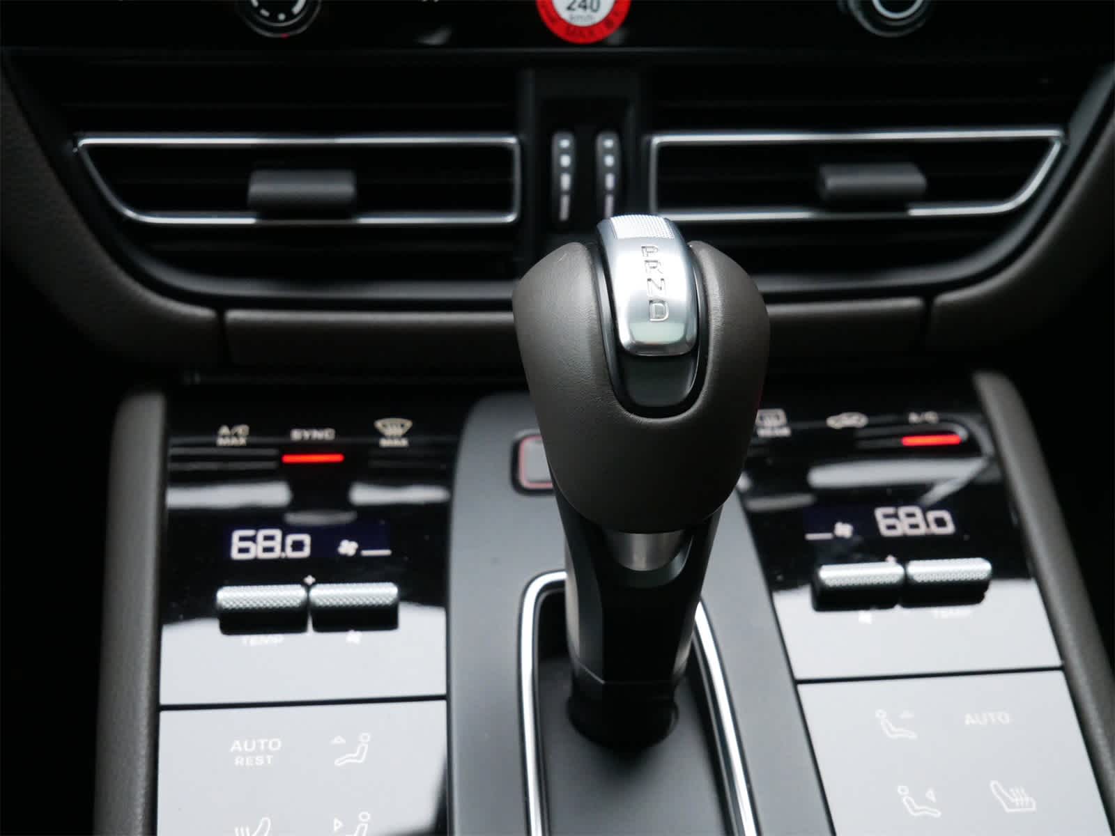 Thumbnail: 2025 Porsche Macan - 24