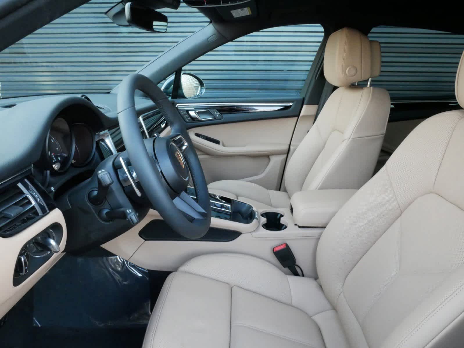 Thumbnail: 2025 Porsche Macan - 5