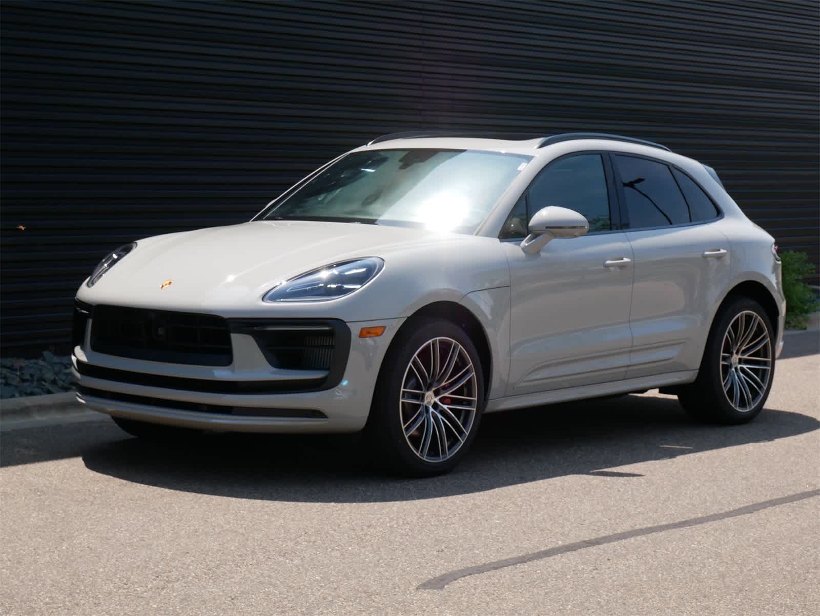 Thumbnail: 2025 Porsche Macan - 1