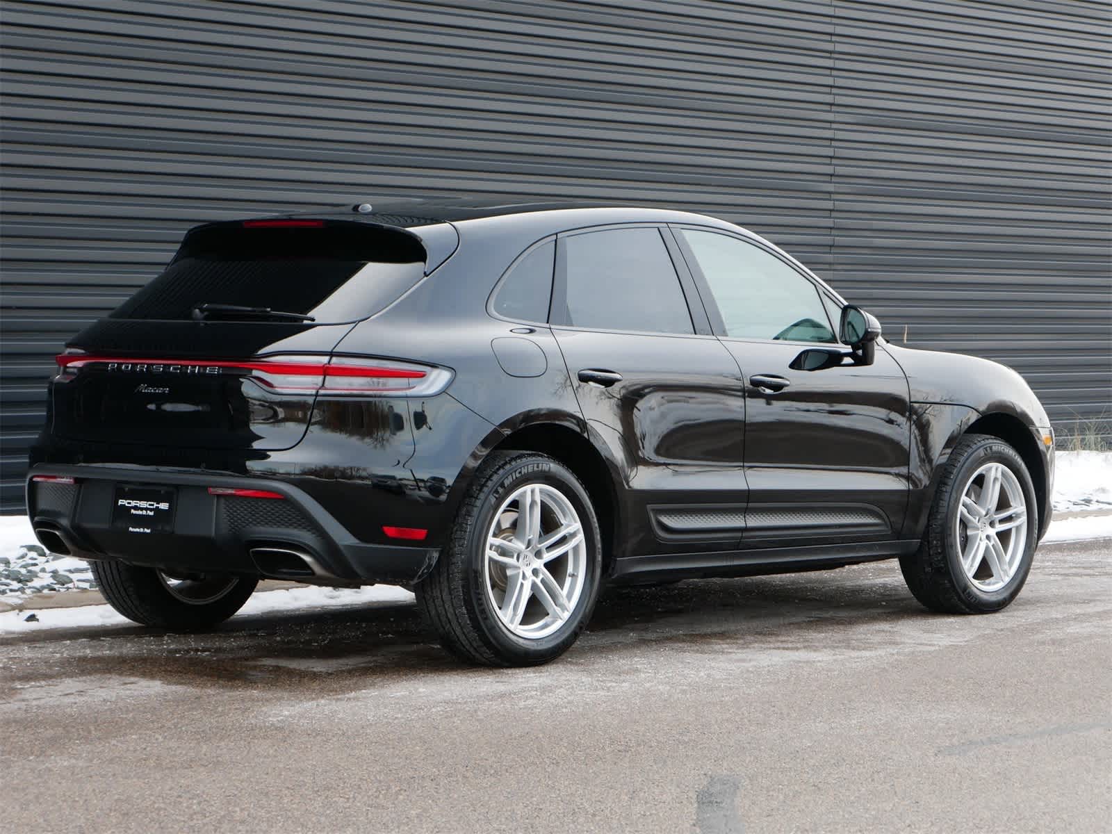 Thumbnail: 2025 Porsche Macan - 23