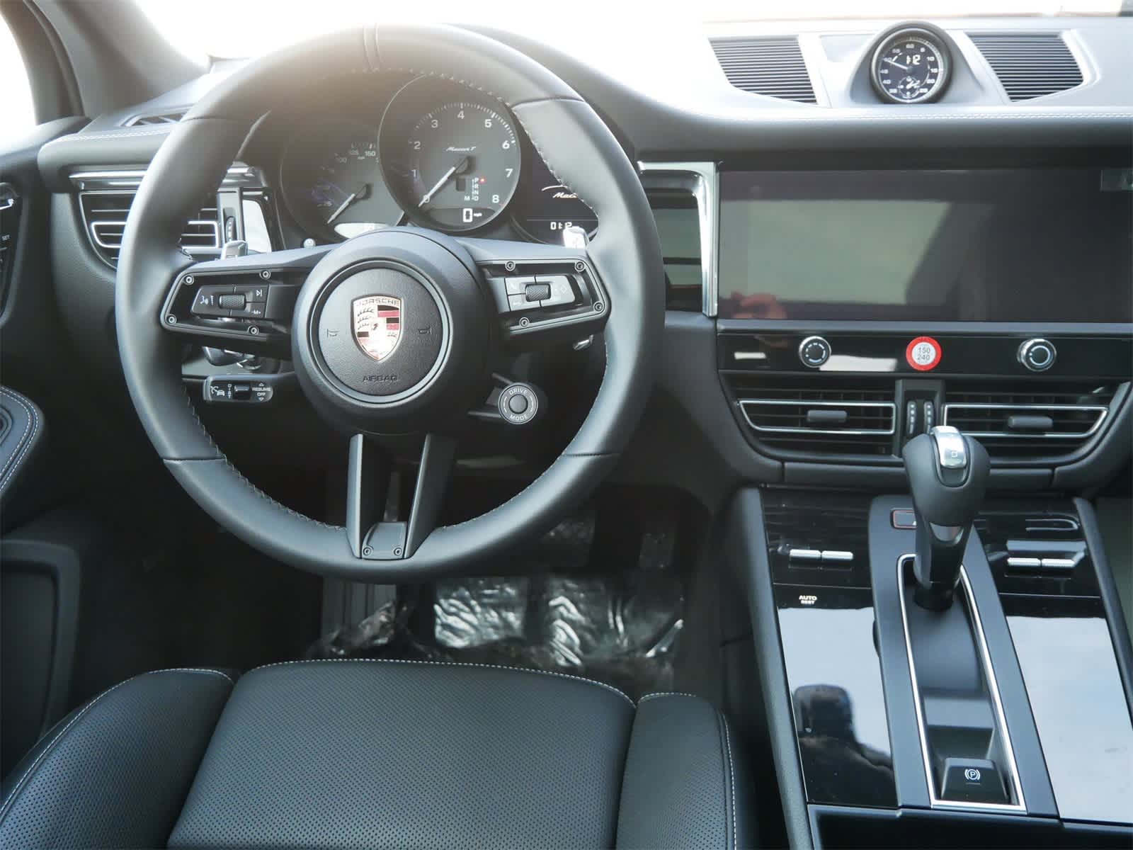 Thumbnail: 2025 Porsche Macan - 14