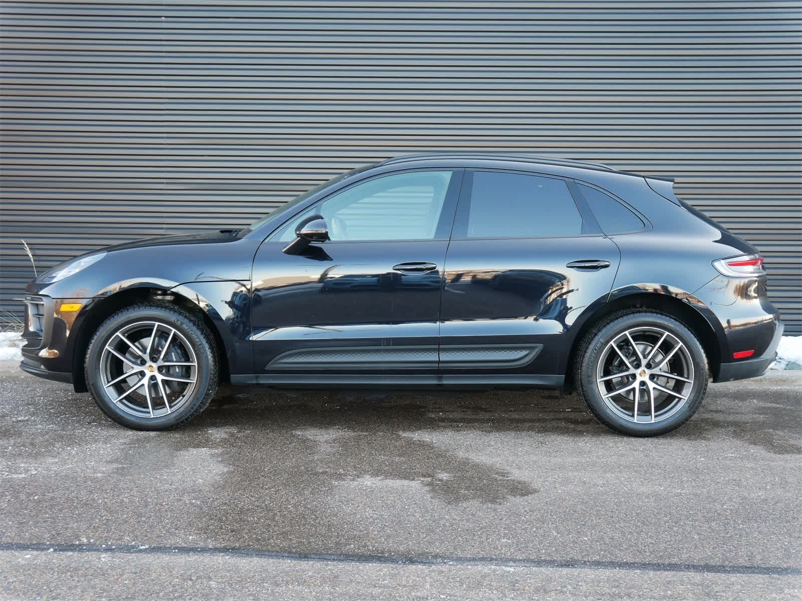 Thumbnail: 2024 Porsche Macan - 2