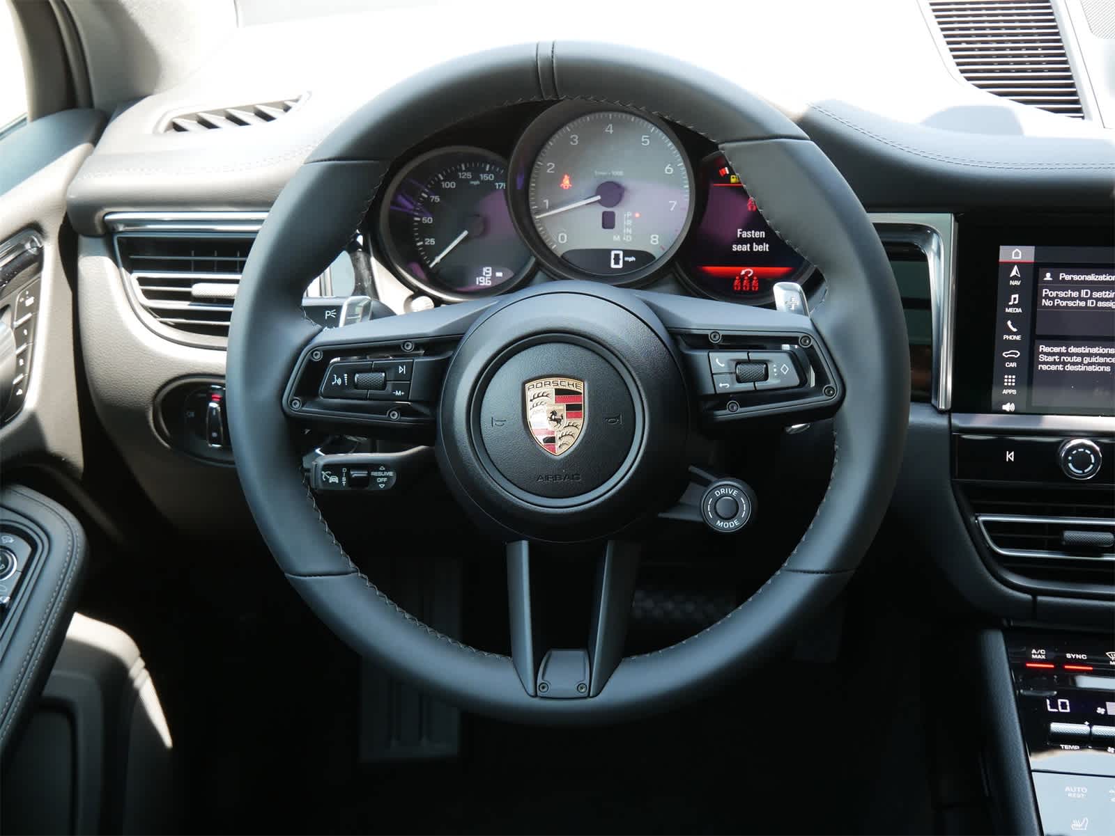 Thumbnail: 2025 Porsche Macan - 9