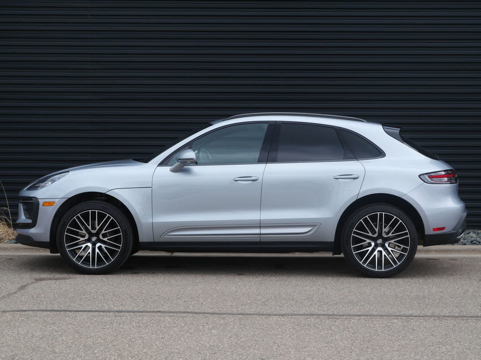 Thumbnail: 2026 Porsche Macan - 2