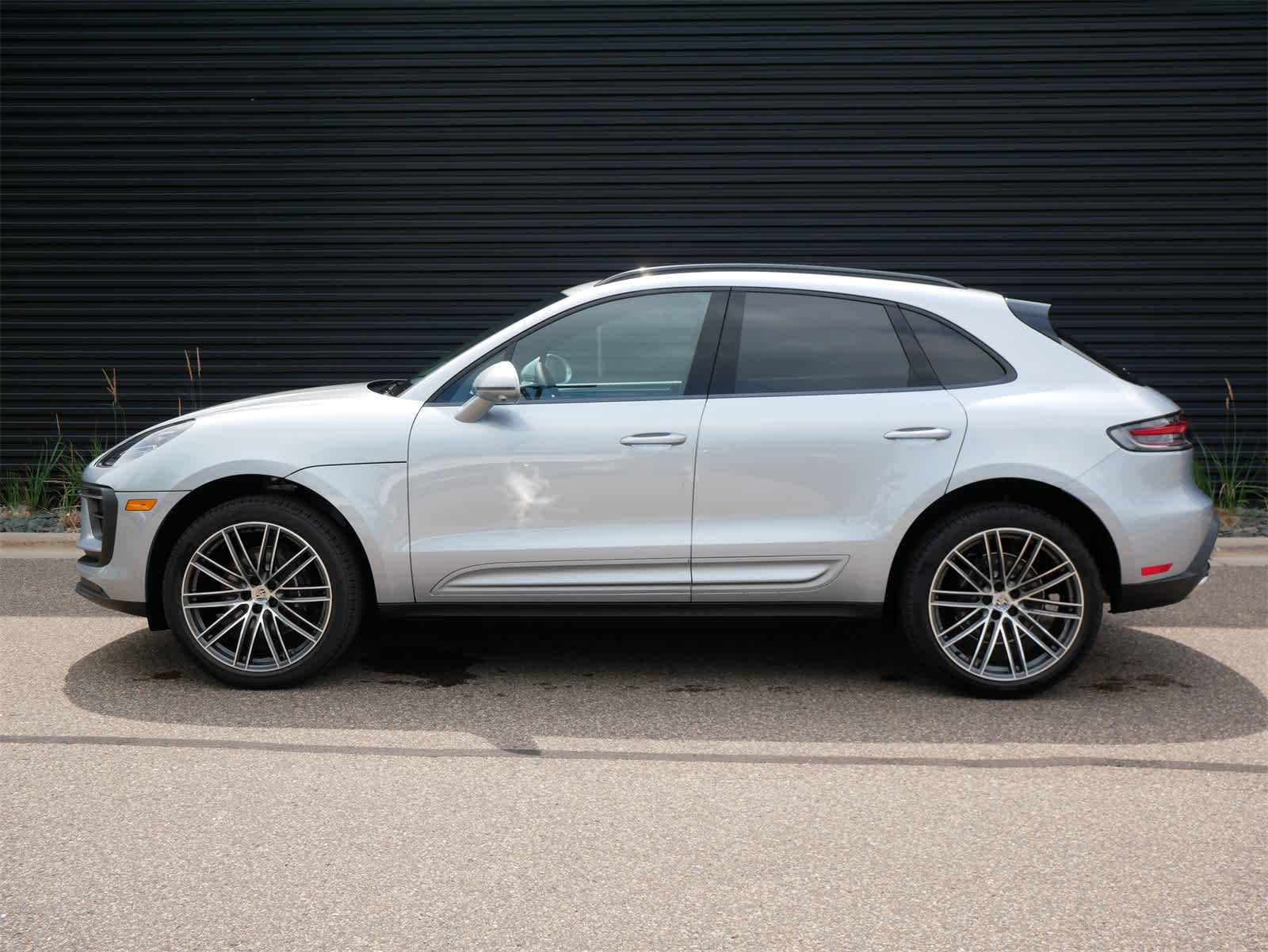 Thumbnail: 2026 Porsche Macan - 2