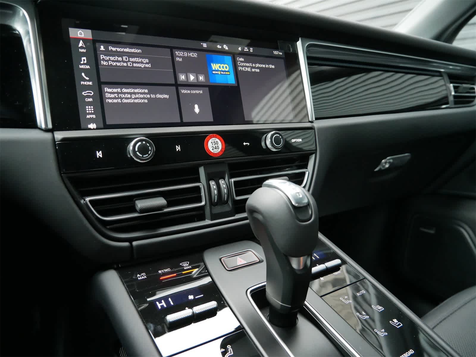 Thumbnail: 2025 Porsche Macan - 22