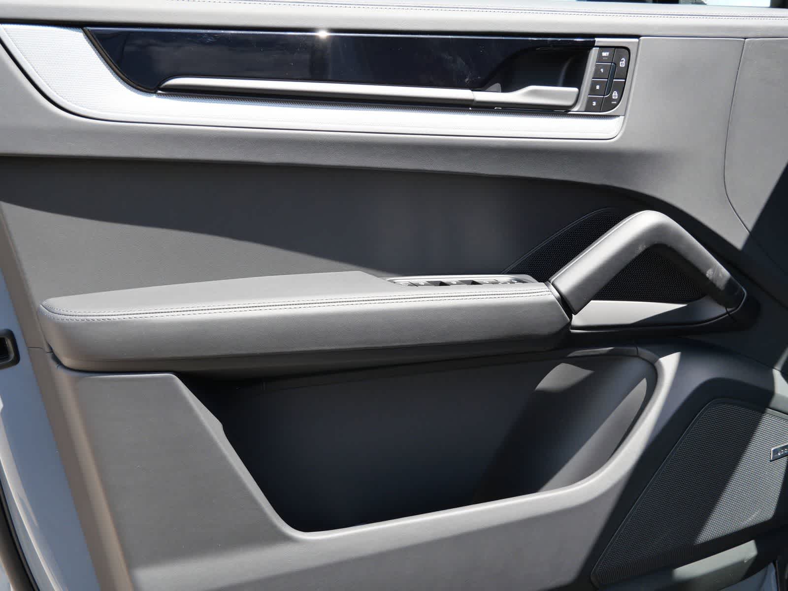 Thumbnail: 2026 Porsche Cayenne - 9