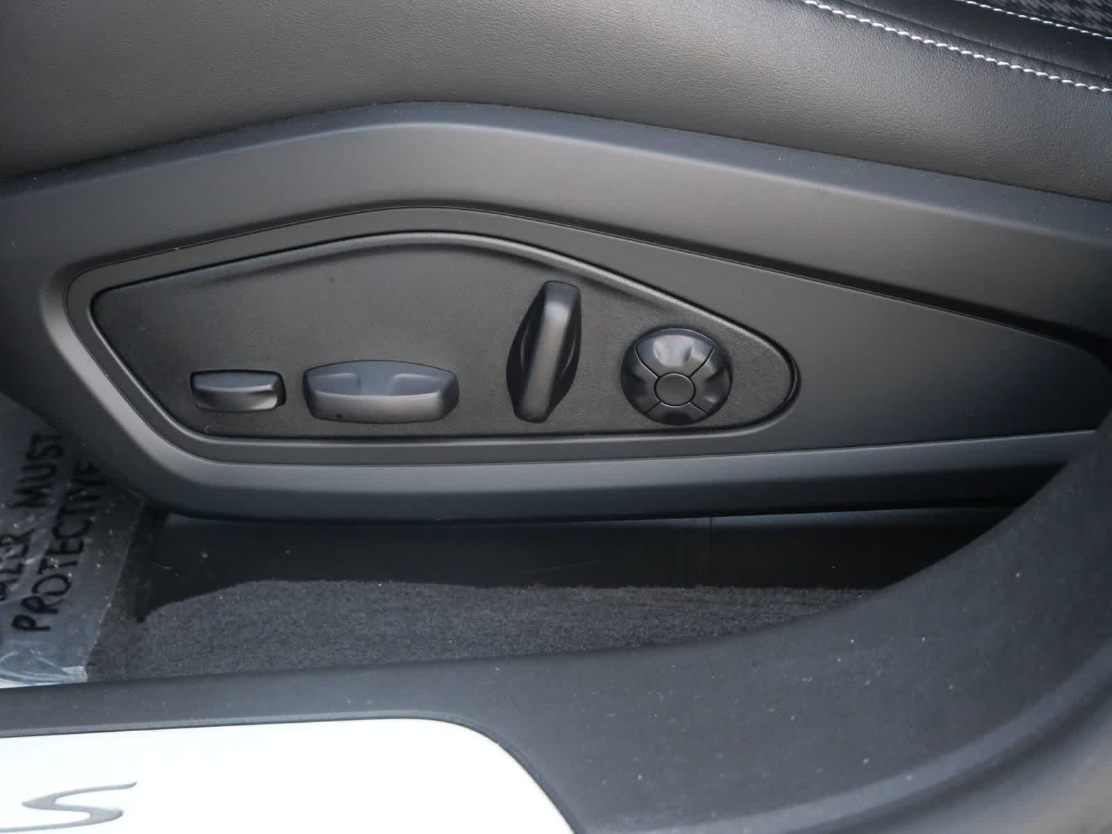 Thumbnail: 2025 Porsche Taycan - 10