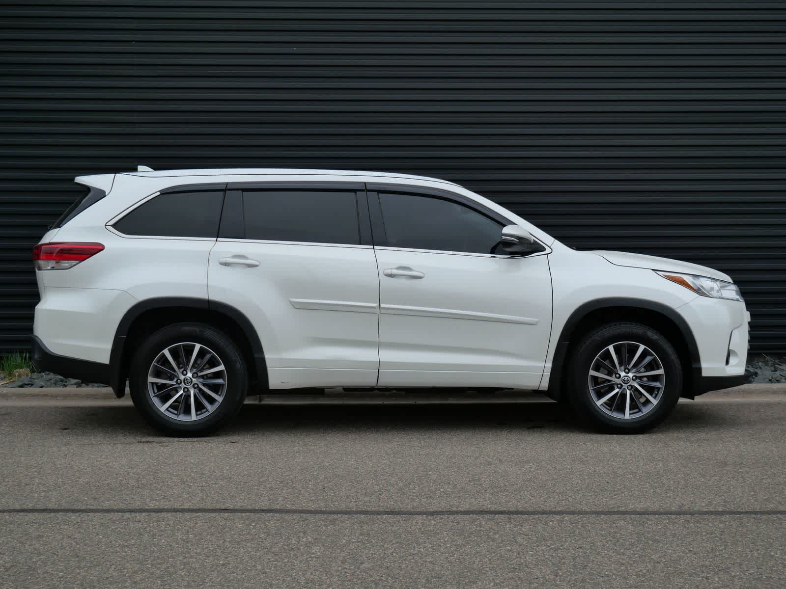 Thumbnail: 2018 Toyota Highlander - 27