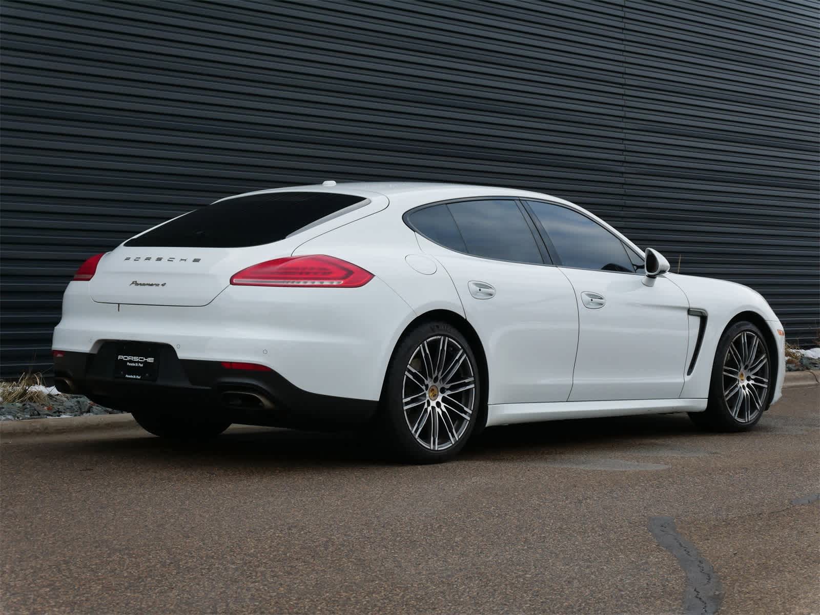 Thumbnail: 2016 Porsche Panamera - 30