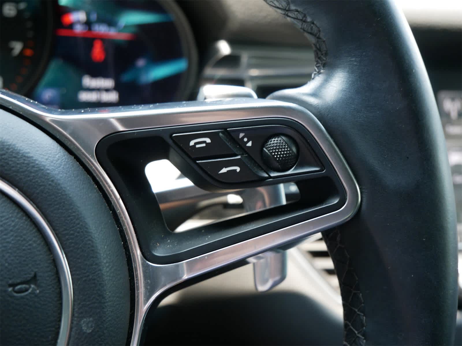 Thumbnail: 2018 Porsche Macan - 16