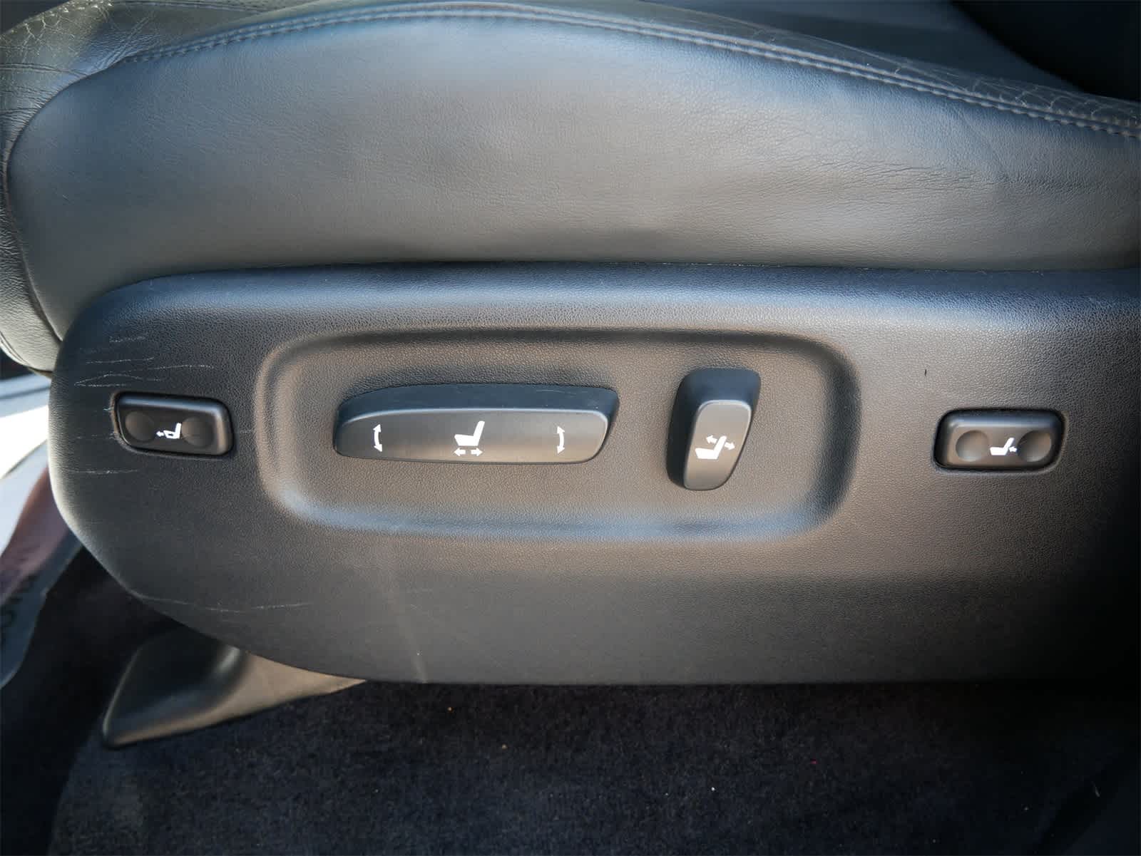 2011 Lexus LX 570 13