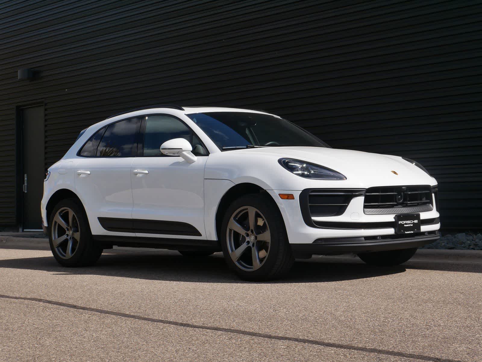 Thumbnail: 2025 Porsche Macan - 26