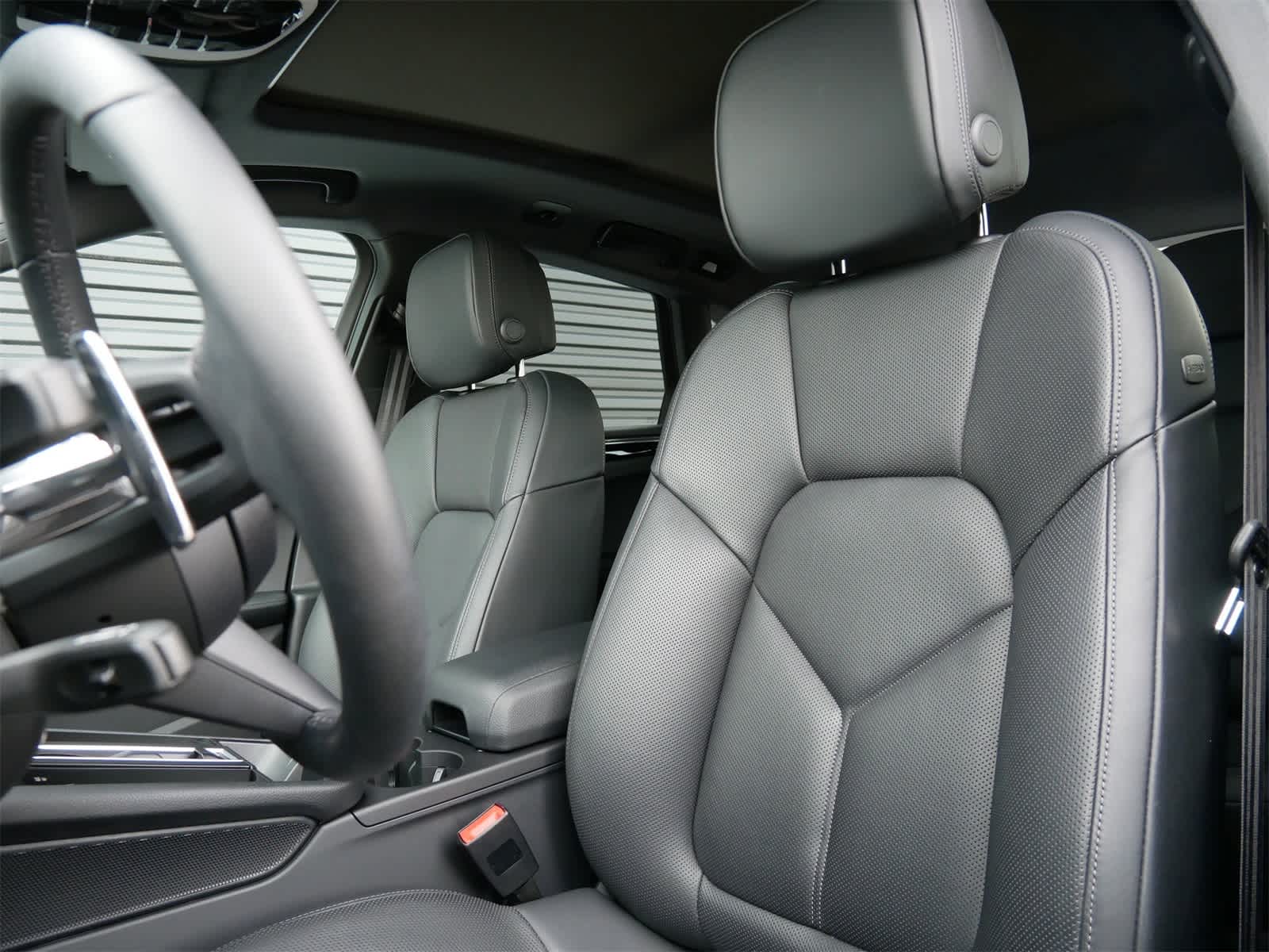 Thumbnail: 2025 Porsche Macan - 5