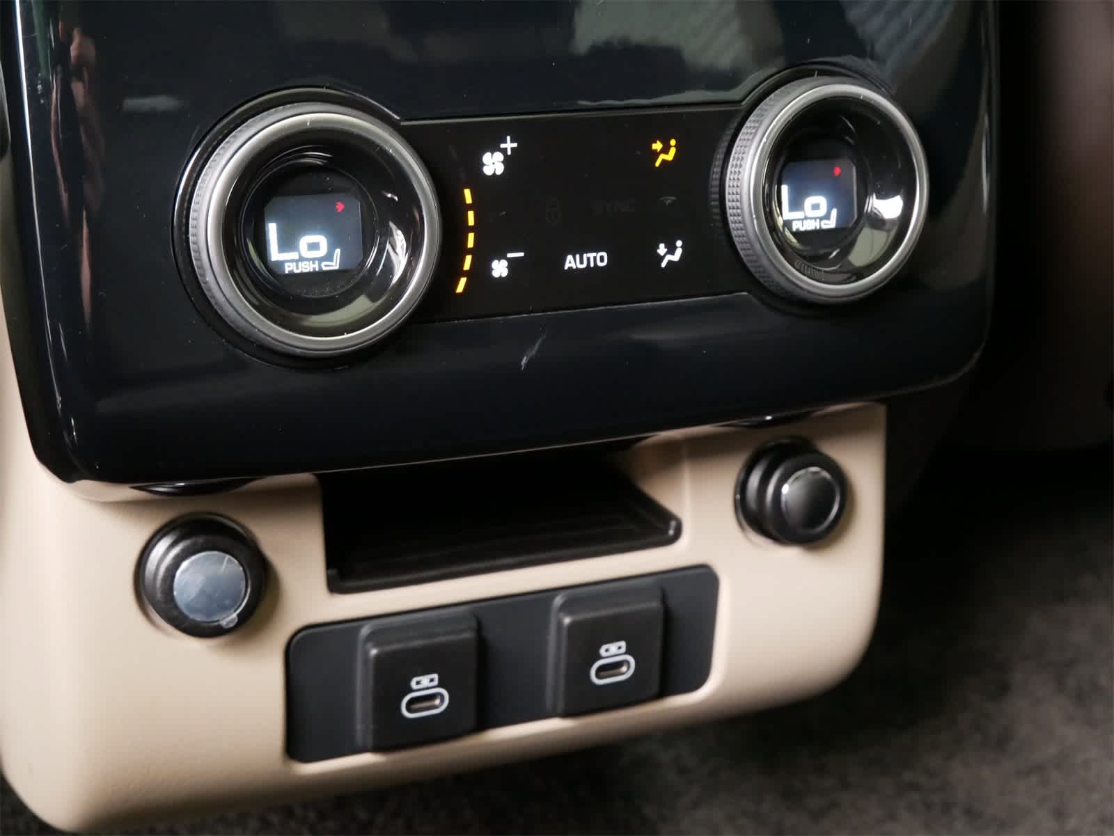 Thumbnail: 2021 Land Rover Range Rover - 10