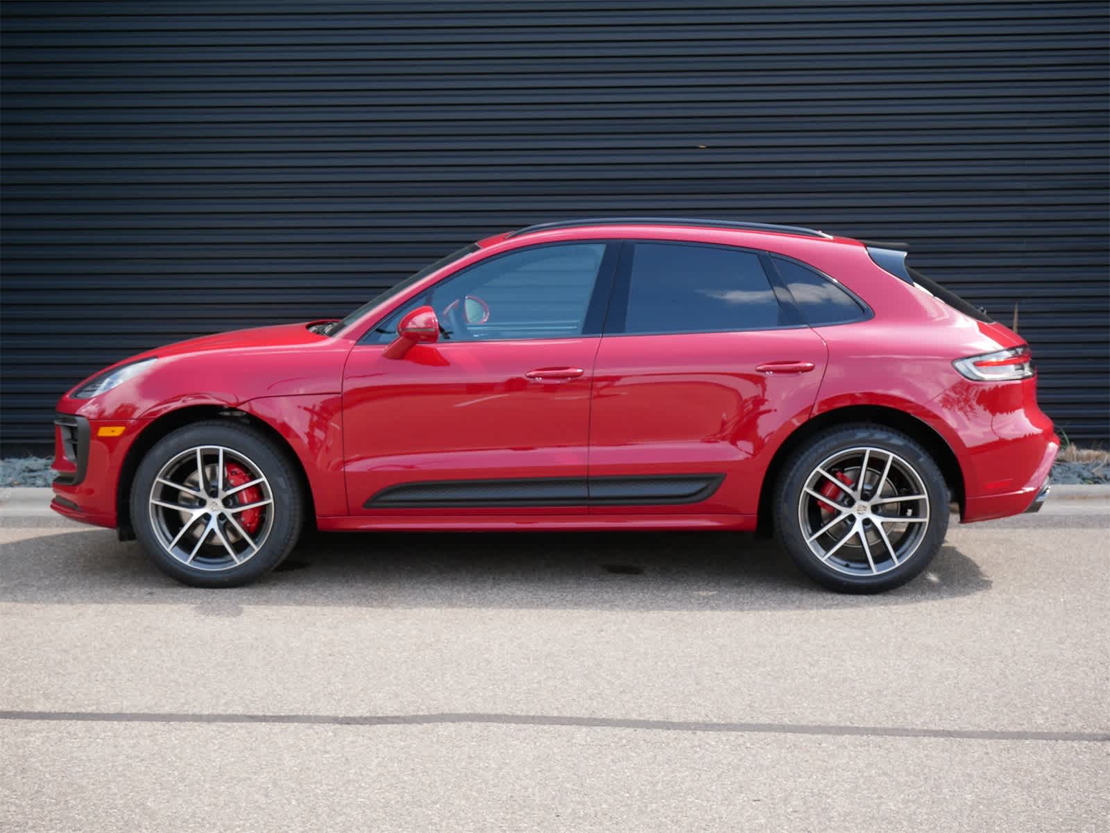 Thumbnail: 2025 Porsche Macan - 2