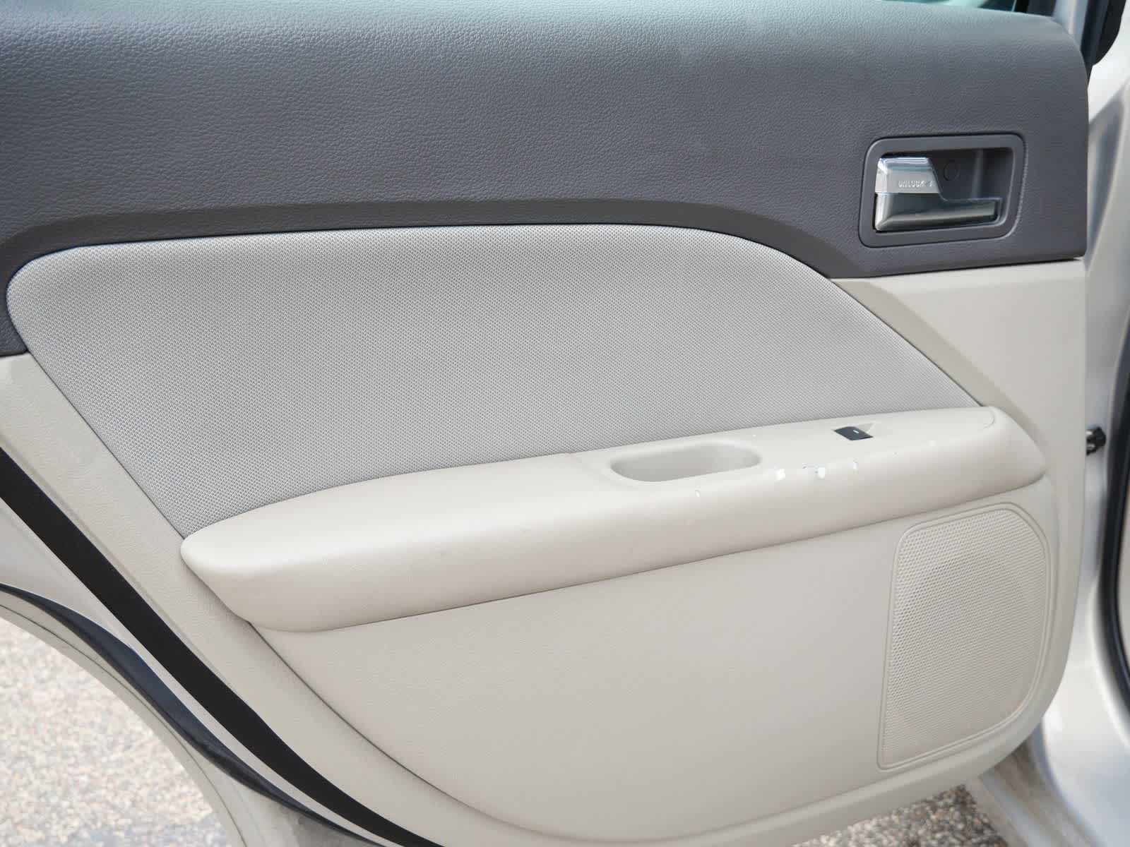 Thumbnail: 2010 Ford Fusion - 12