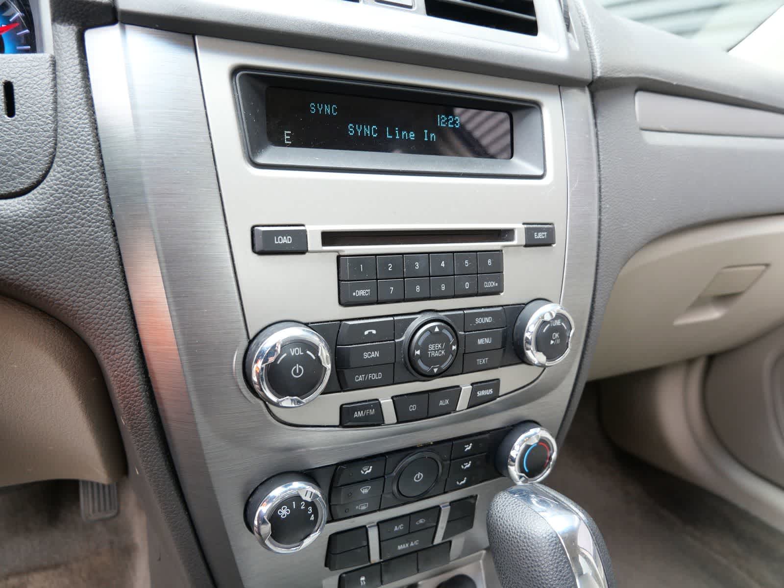 Thumbnail: 2010 Ford Fusion - 15