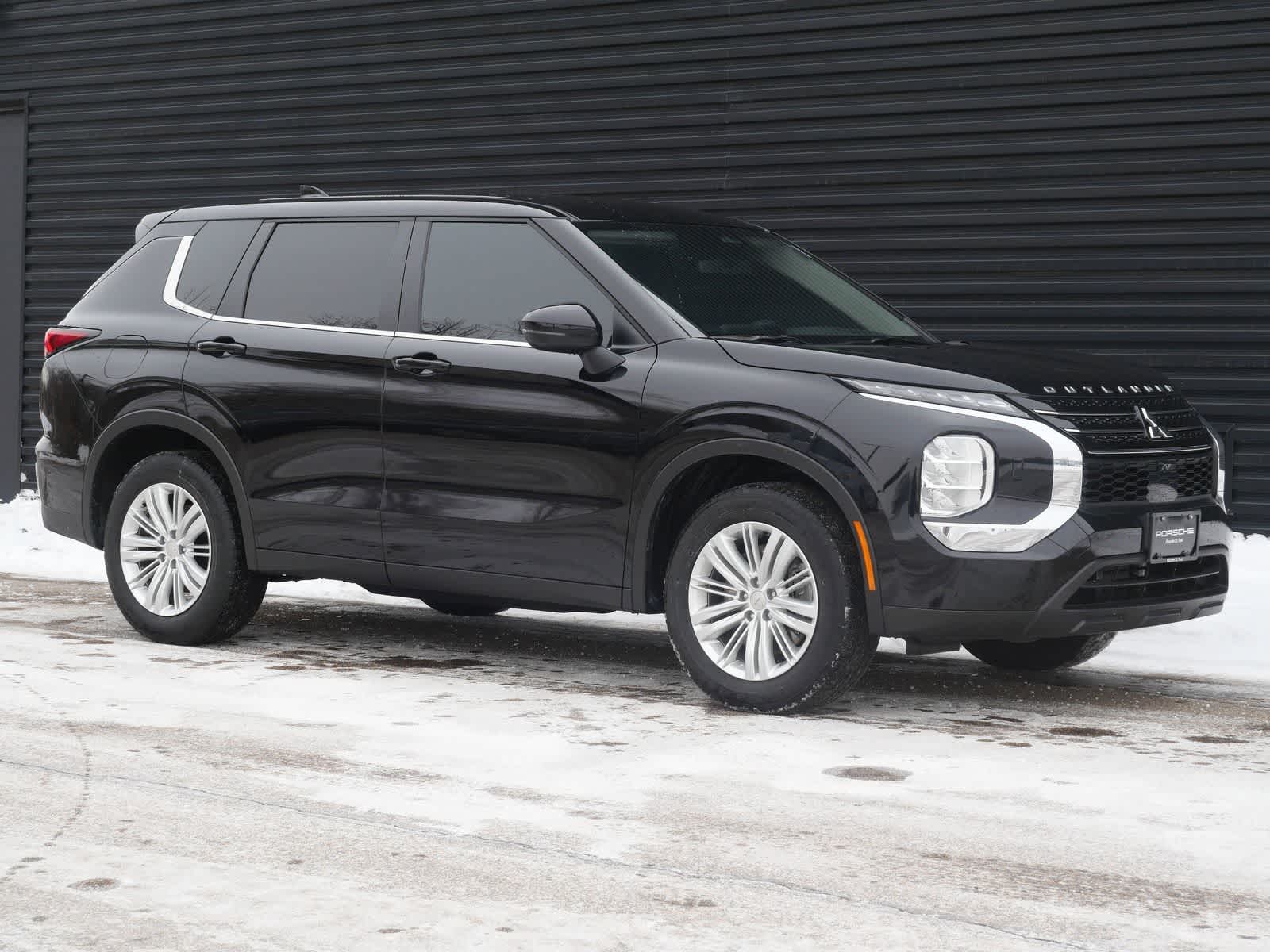 Thumbnail: 2024 Mitsubishi Outlander - 27