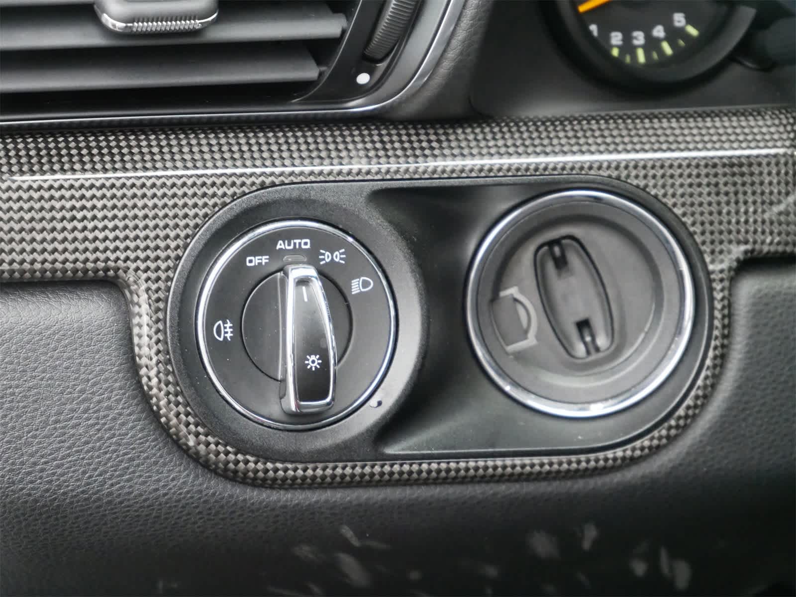 Thumbnail: 2016 Porsche 911 - 12