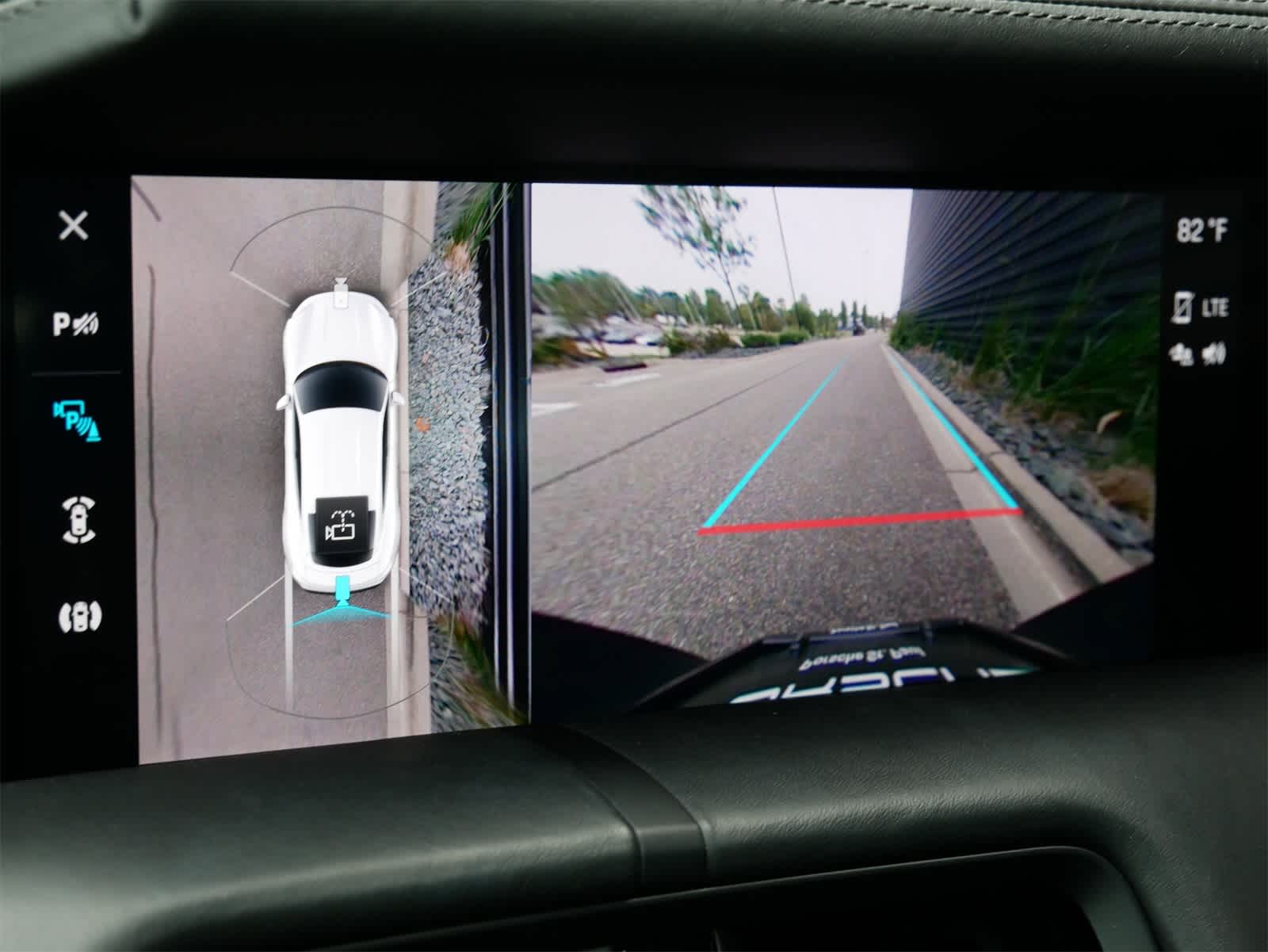 Thumbnail: 2023 Porsche Taycan - 18