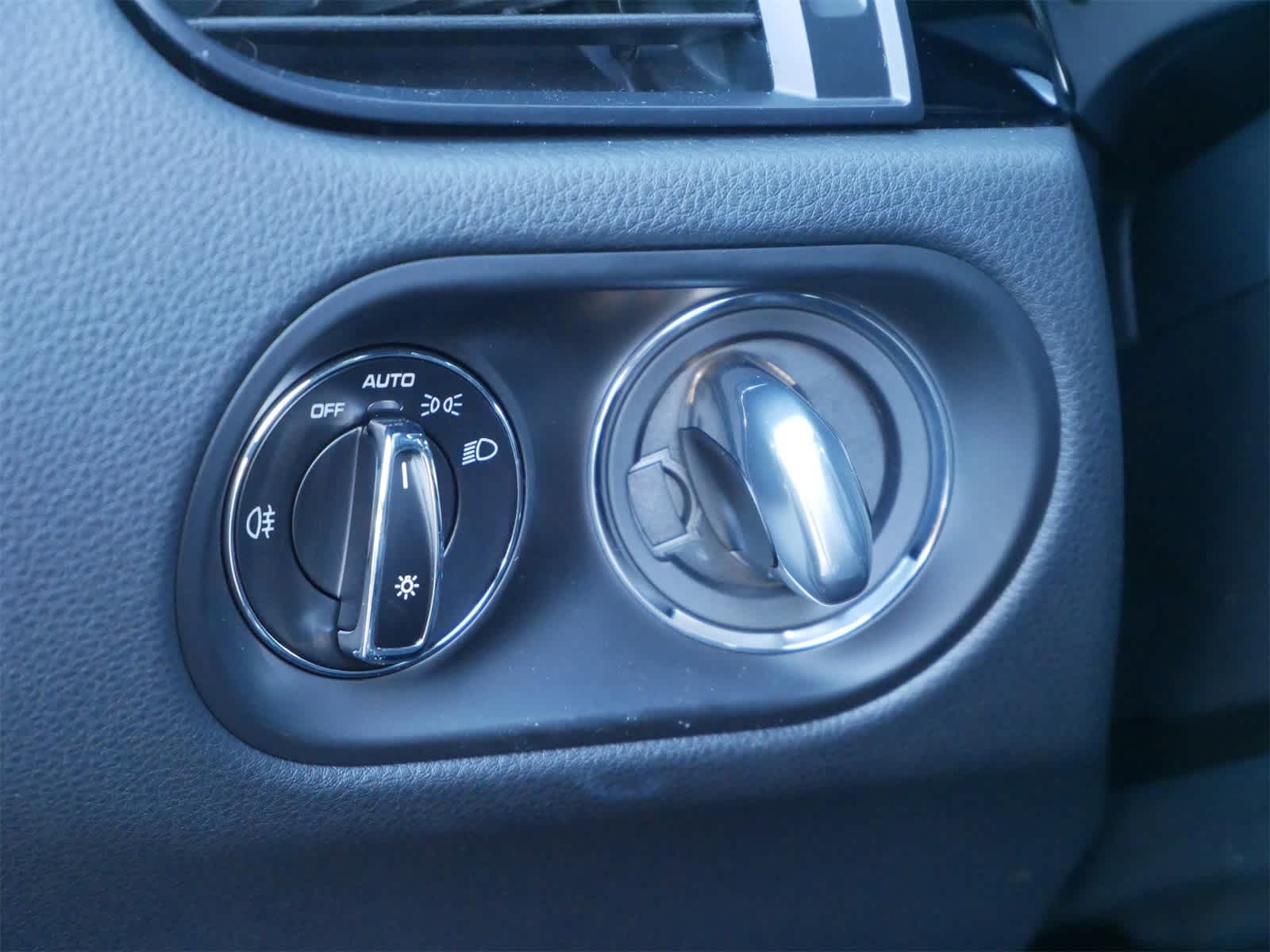 Thumbnail: 2025 Porsche Macan - 16