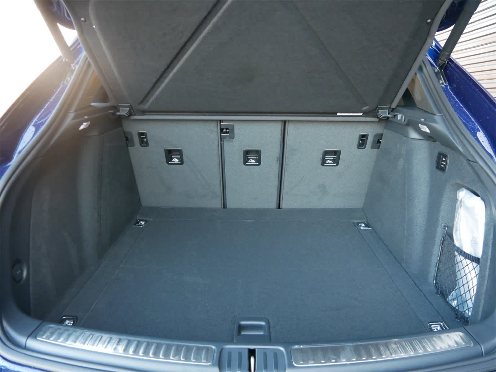 Thumbnail: 2026 Porsche Macan - 8