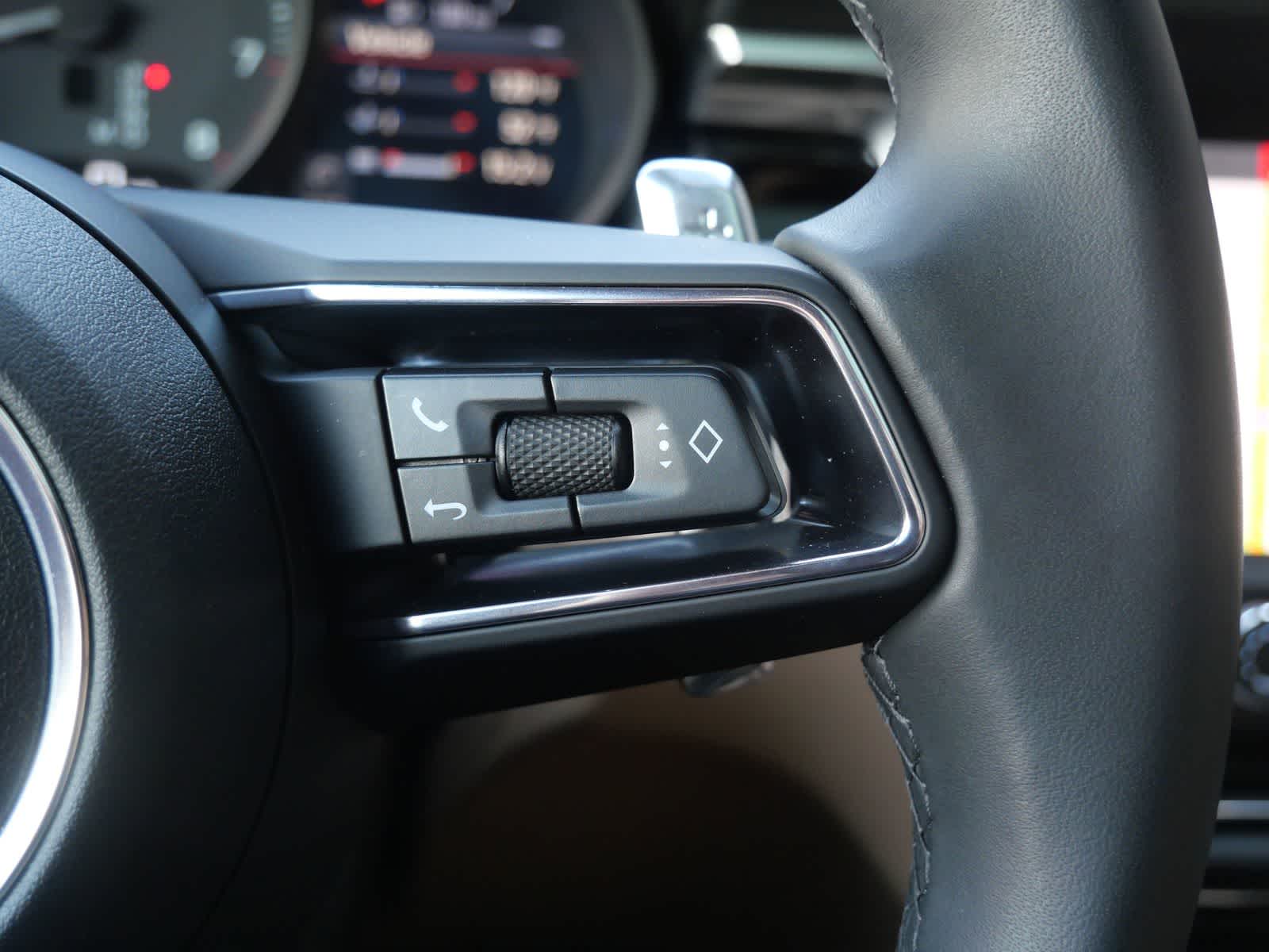 Thumbnail: 2025 Porsche Macan - 21