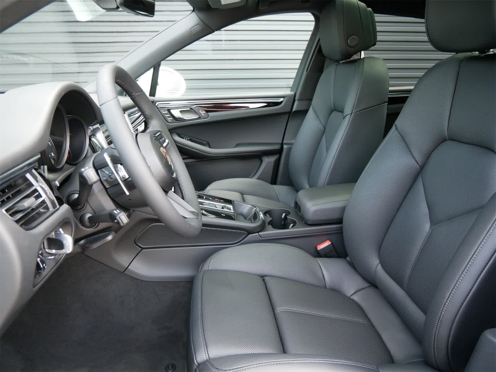 Thumbnail: 2025 Porsche Macan - 5