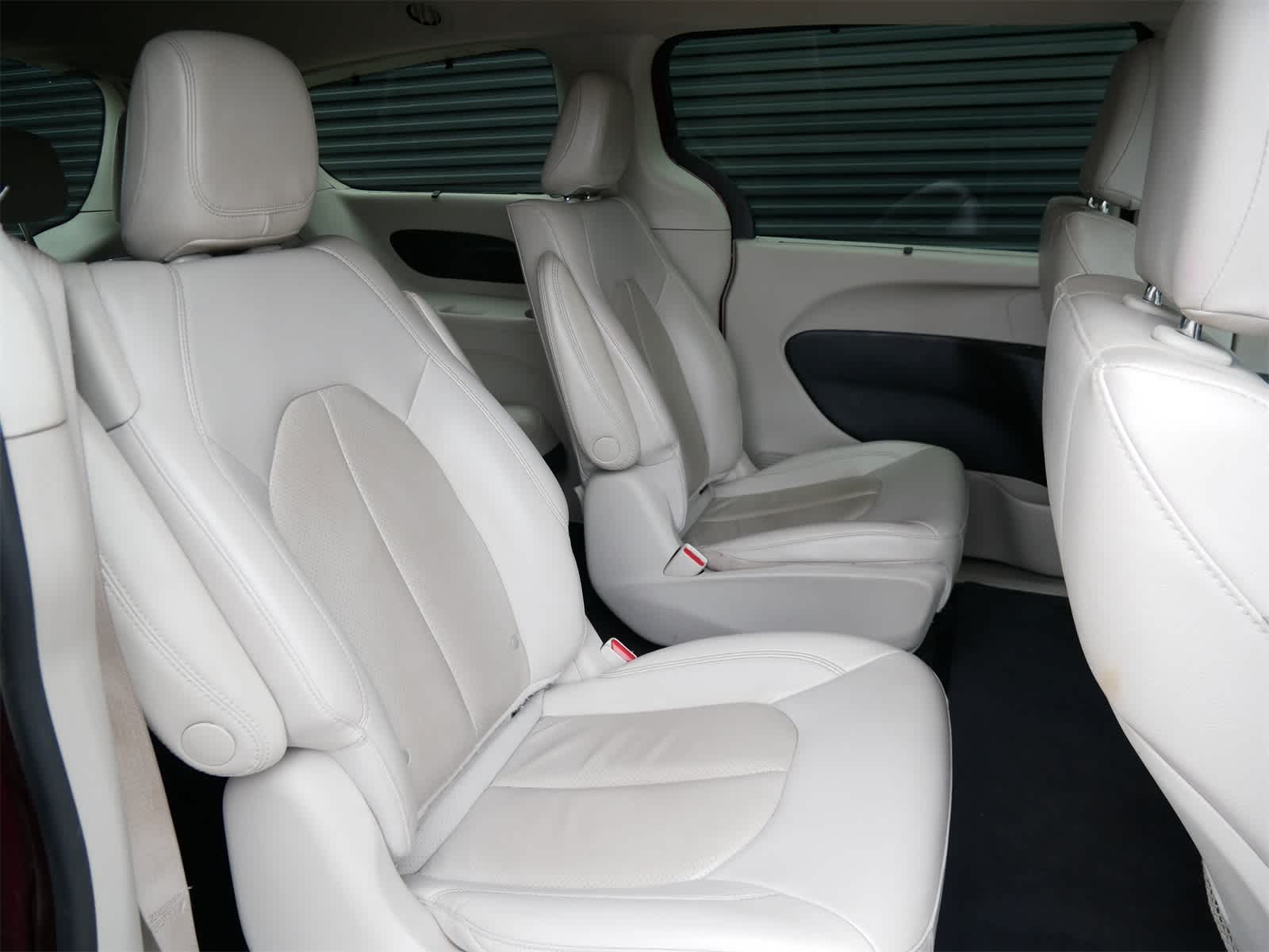 Thumbnail: 2021 Chrysler Pacifica - 17